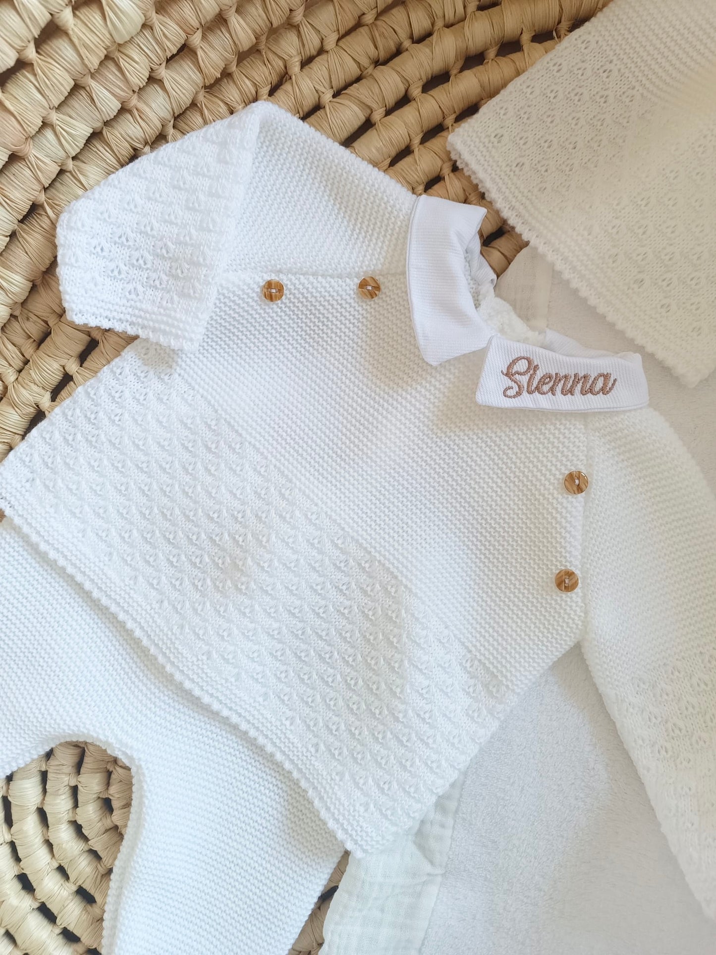 Ensemble complet naissance blanc 0/3 mois avec boutons bois