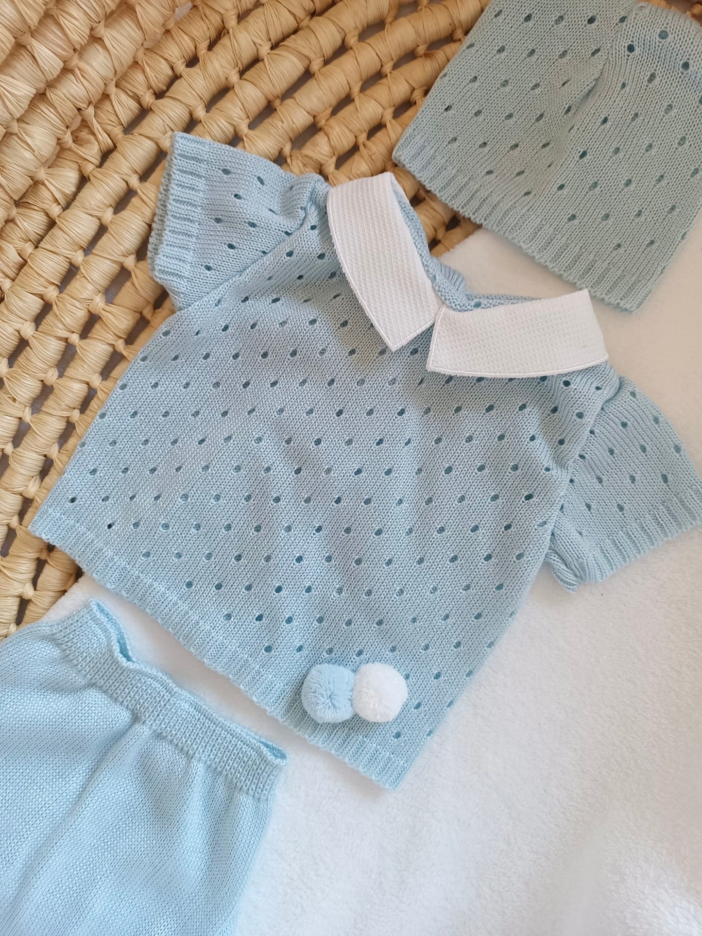 Ensemble complet naissance bleu ciel avec pompom 0/3 mois