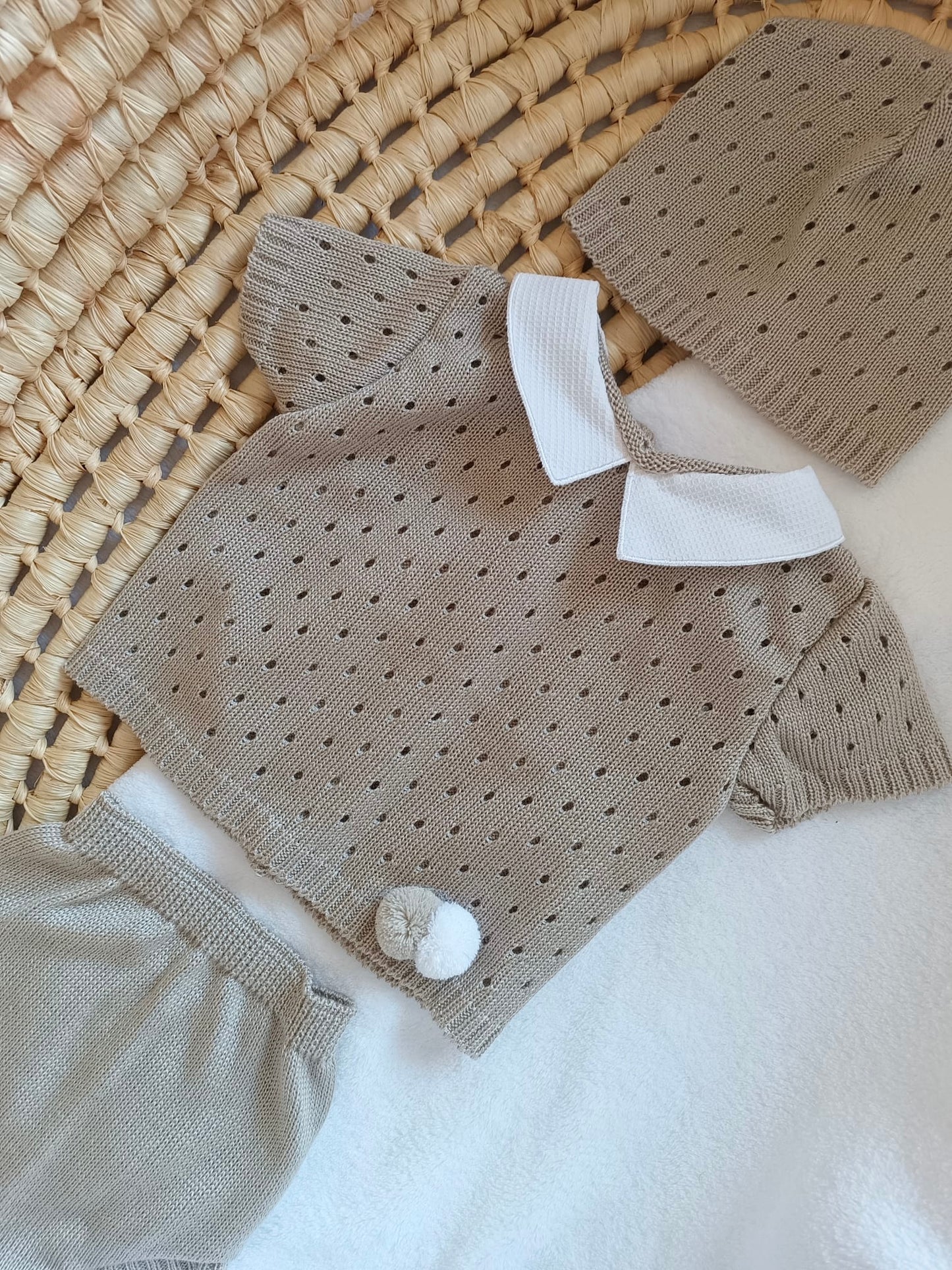 Ensemble complet naissance marron avec pompom 0/3 mois