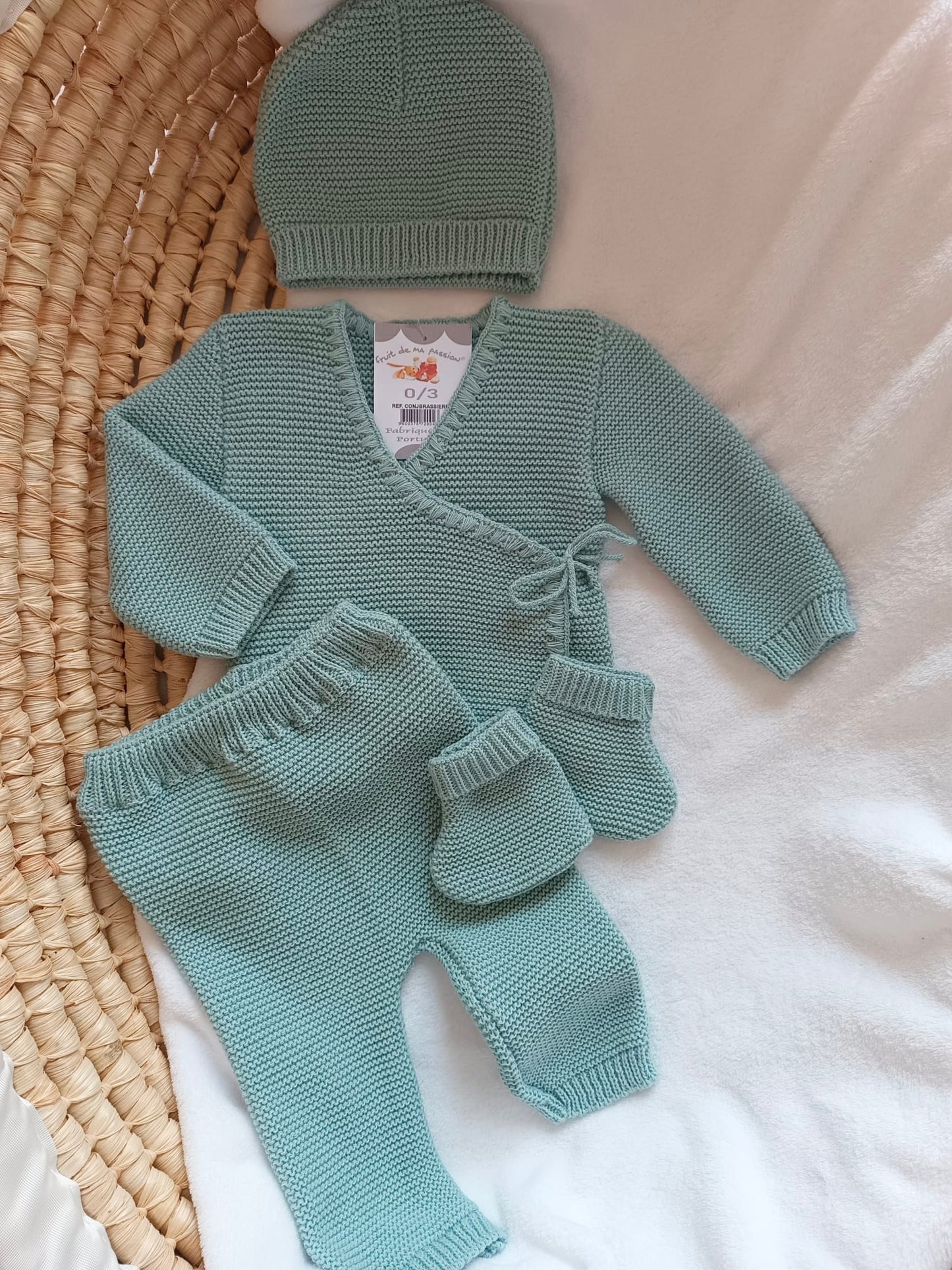 Tenue naissance 0/3 mois en maille vert d'eau - personnalisable