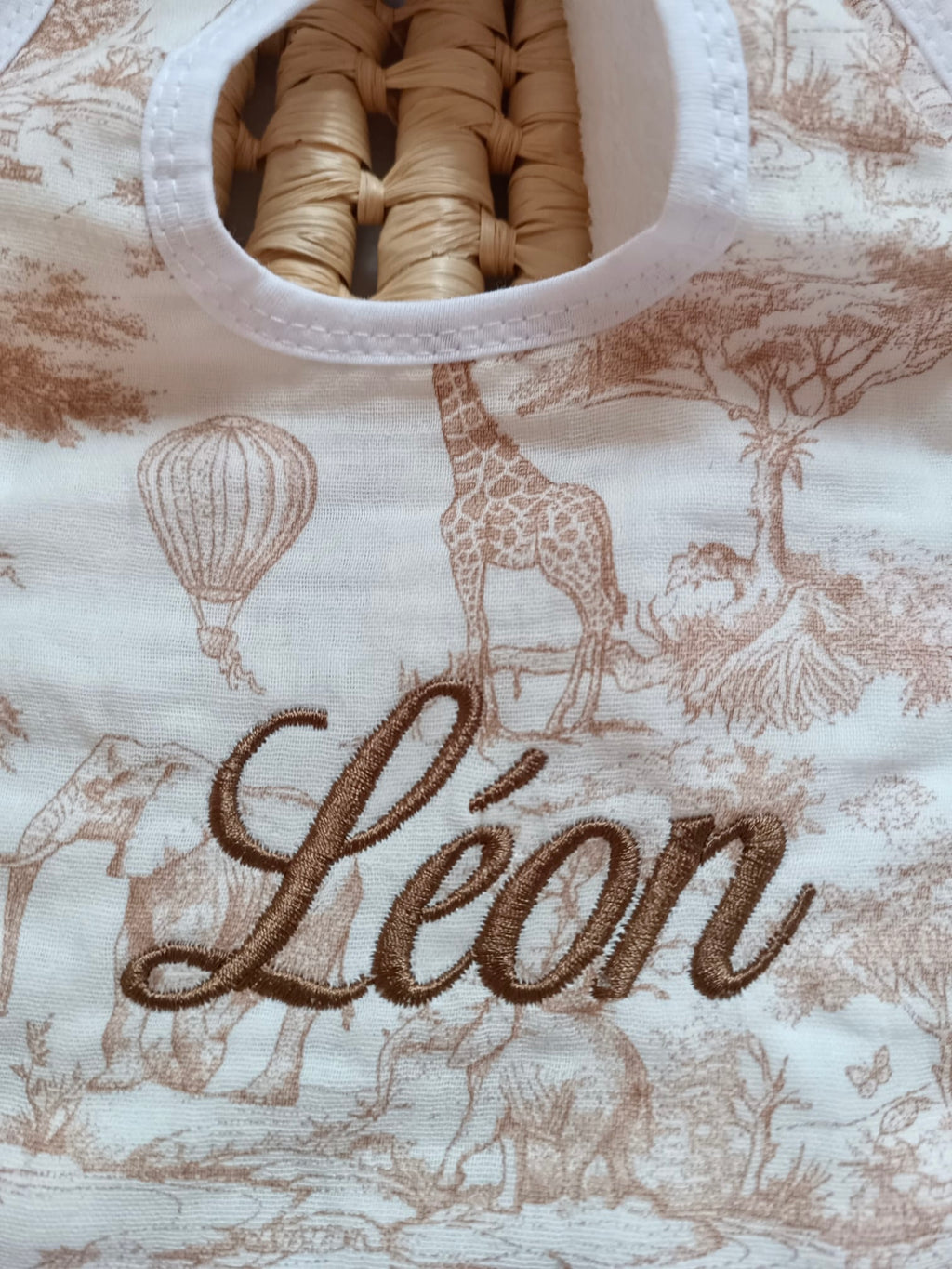 Bavoir en gaze de coton safari tons beige - personnalisable -