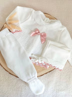 Ensemble complet blanc/vieux rose avec noeud satiné vieux rose 0/3 mois