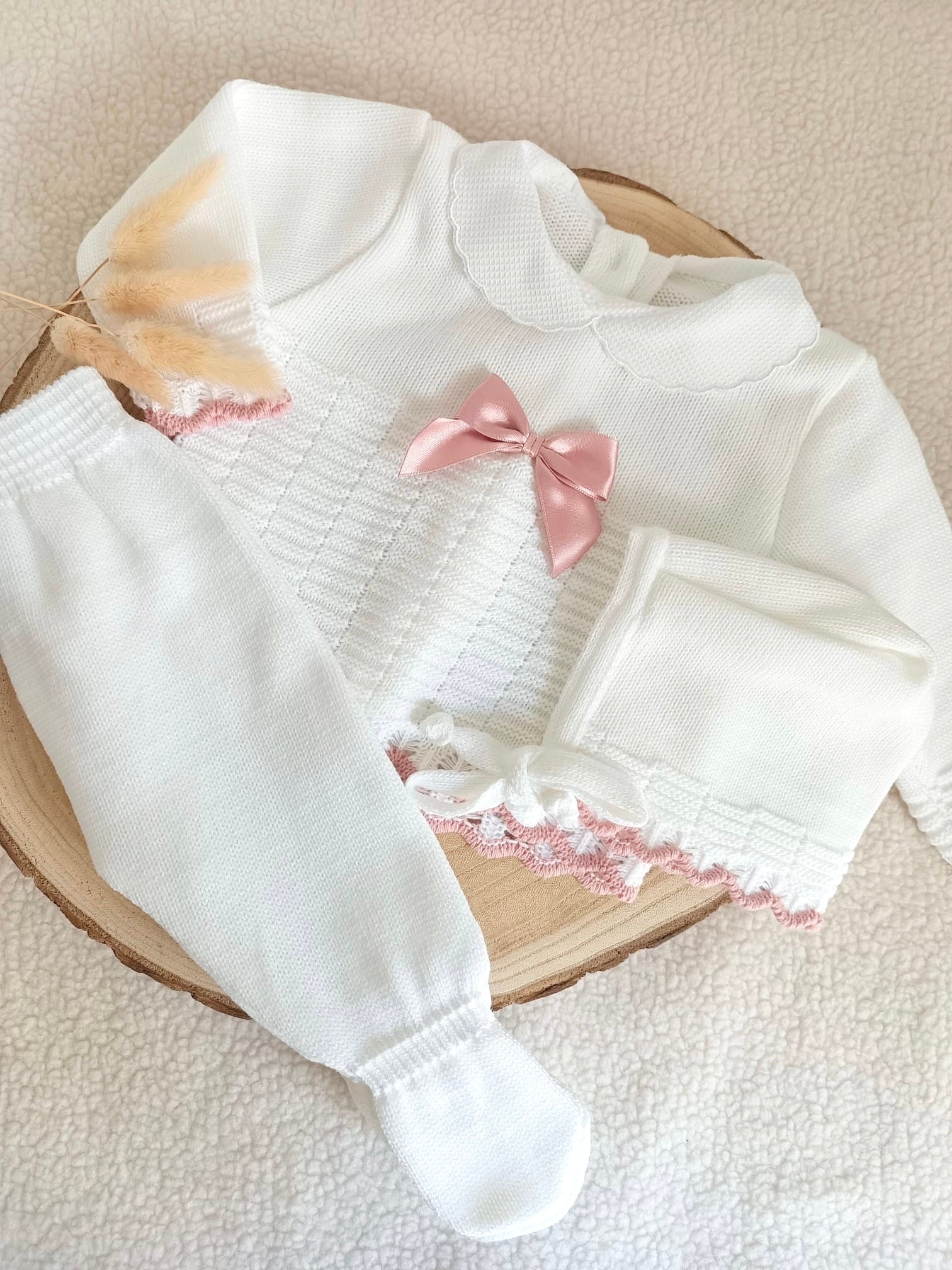 Ensemble complet blanc/vieux rose avec noeud satiné vieux rose 0/3 mois