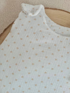 Gigoteuse molletonnée en gaze de coton cœurs beige