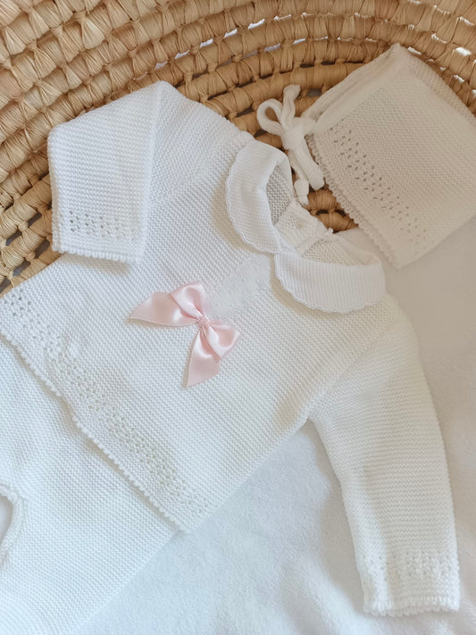 Ensemble complet naissance 0/3 mois, blanc avec détails et noeud satiné rose + dentelle