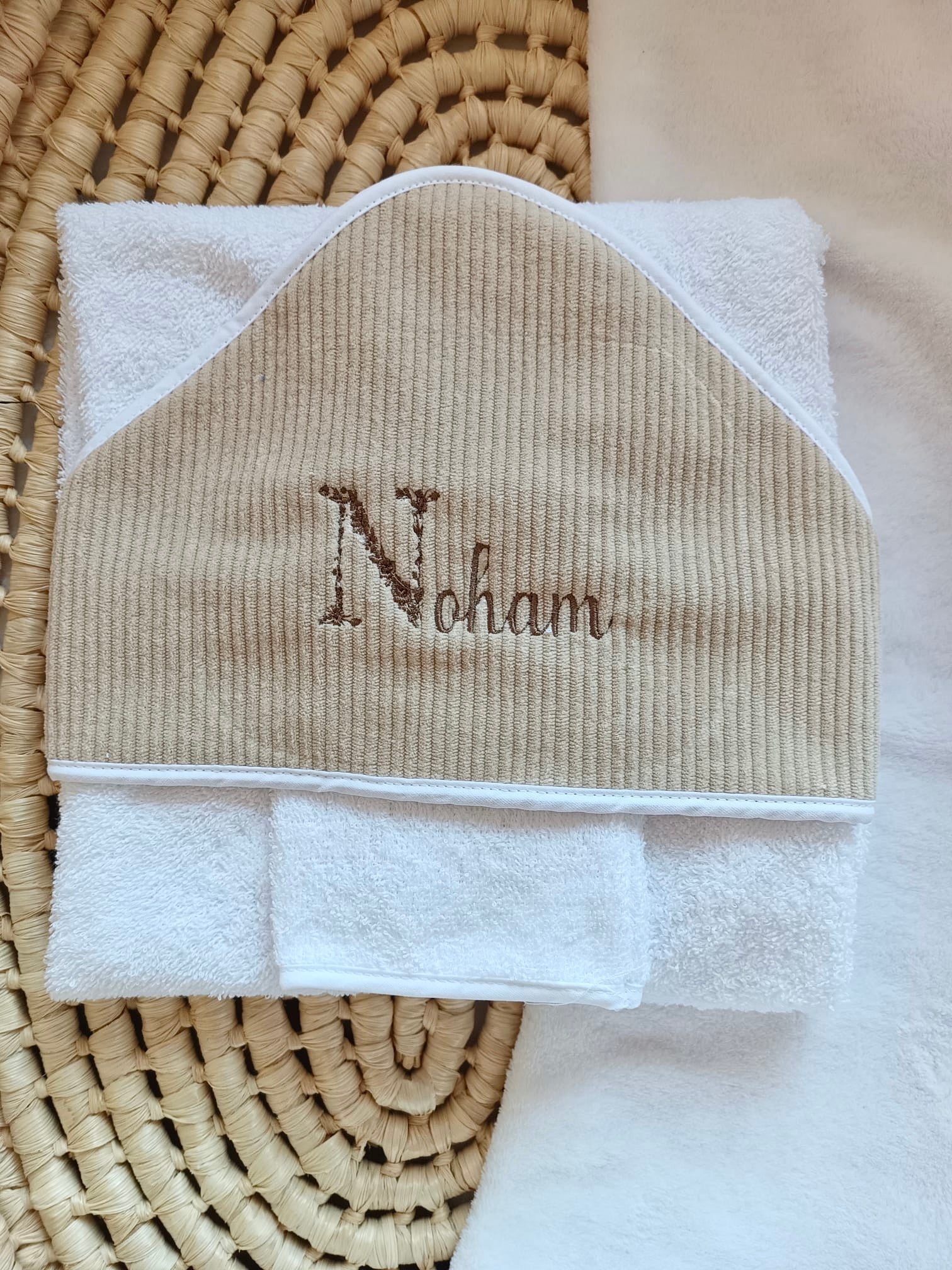 Cape de bain en velours beige - personnalisable -