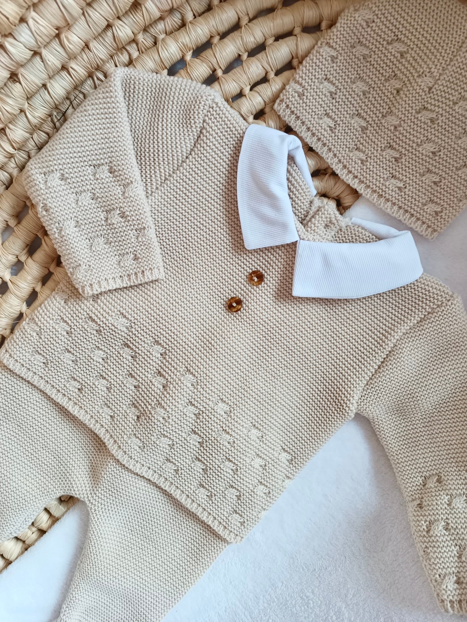 Ensemble complet naissance beige 0/3 mois avec 2 boutons bois