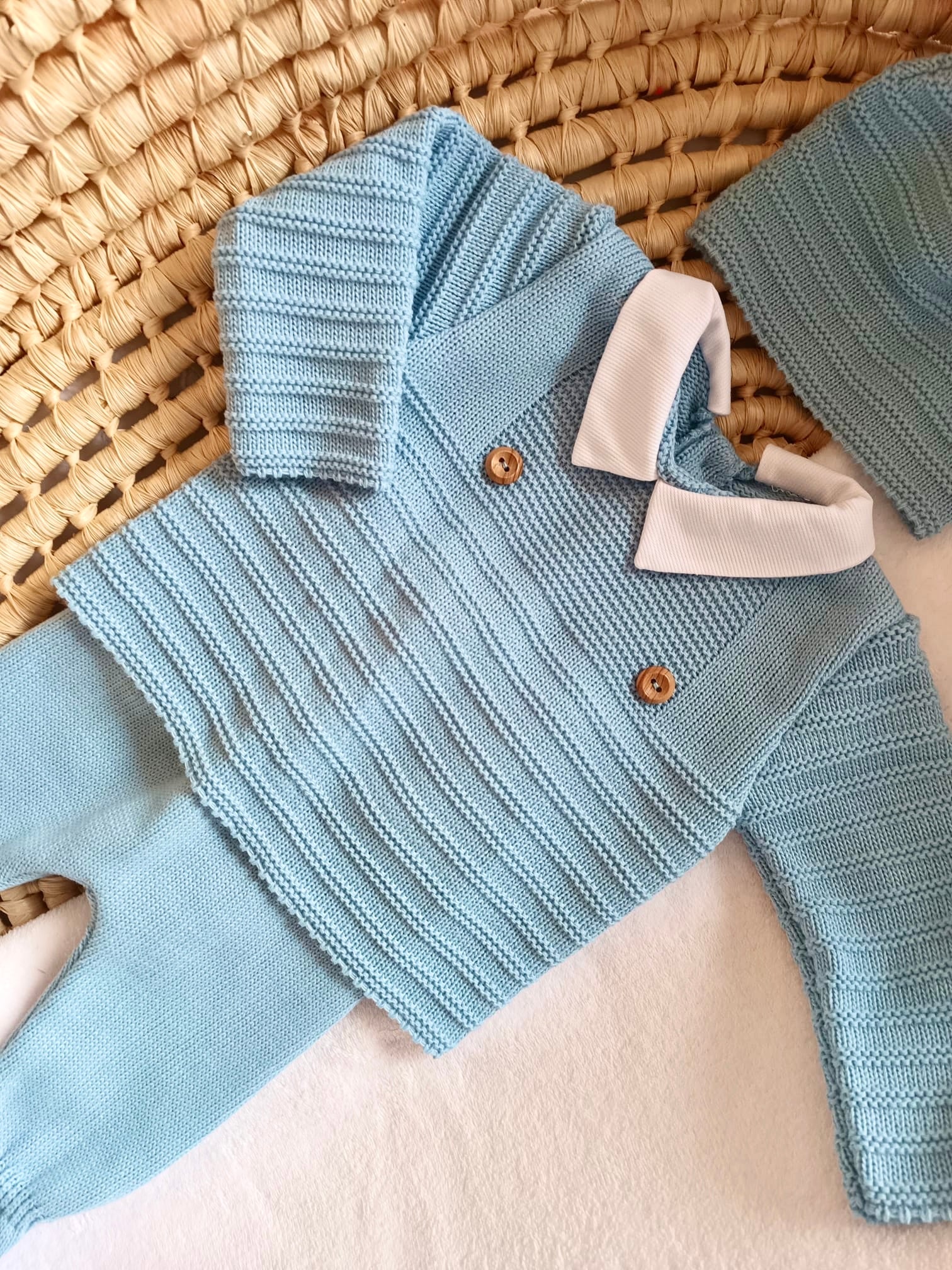 Ensemble complet bleuté avec 2 boutons bois 0/3 mois