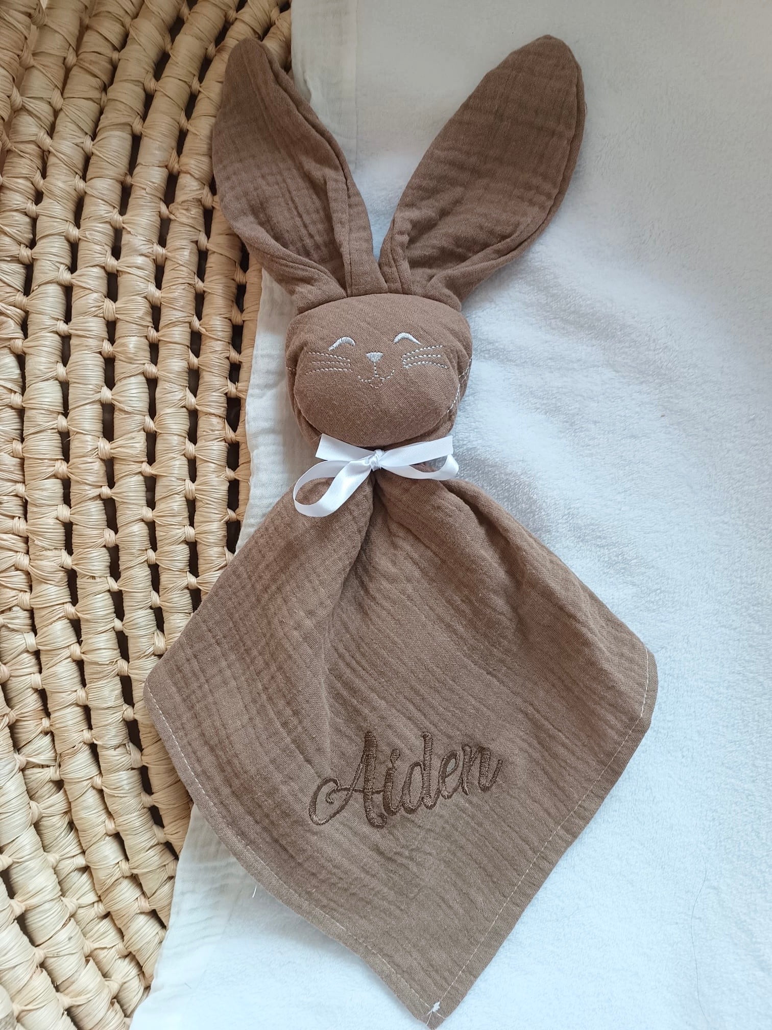 Doudou lapin en gaze de coton marron