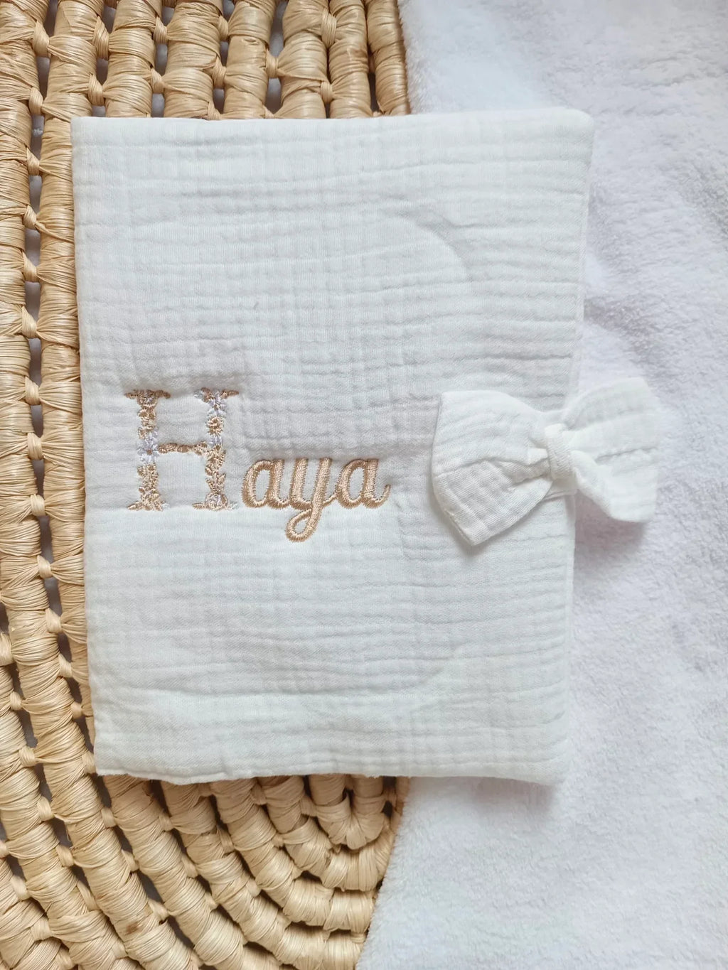 Personalised baby health record cover in cotton gauze – With bow