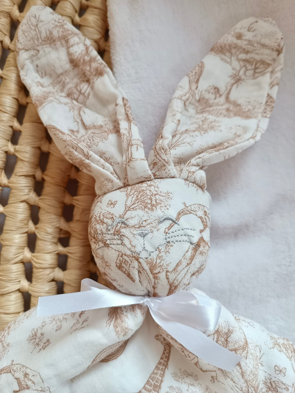 Doudou lapin en gaze de coton safari tons beige - personnalisable -