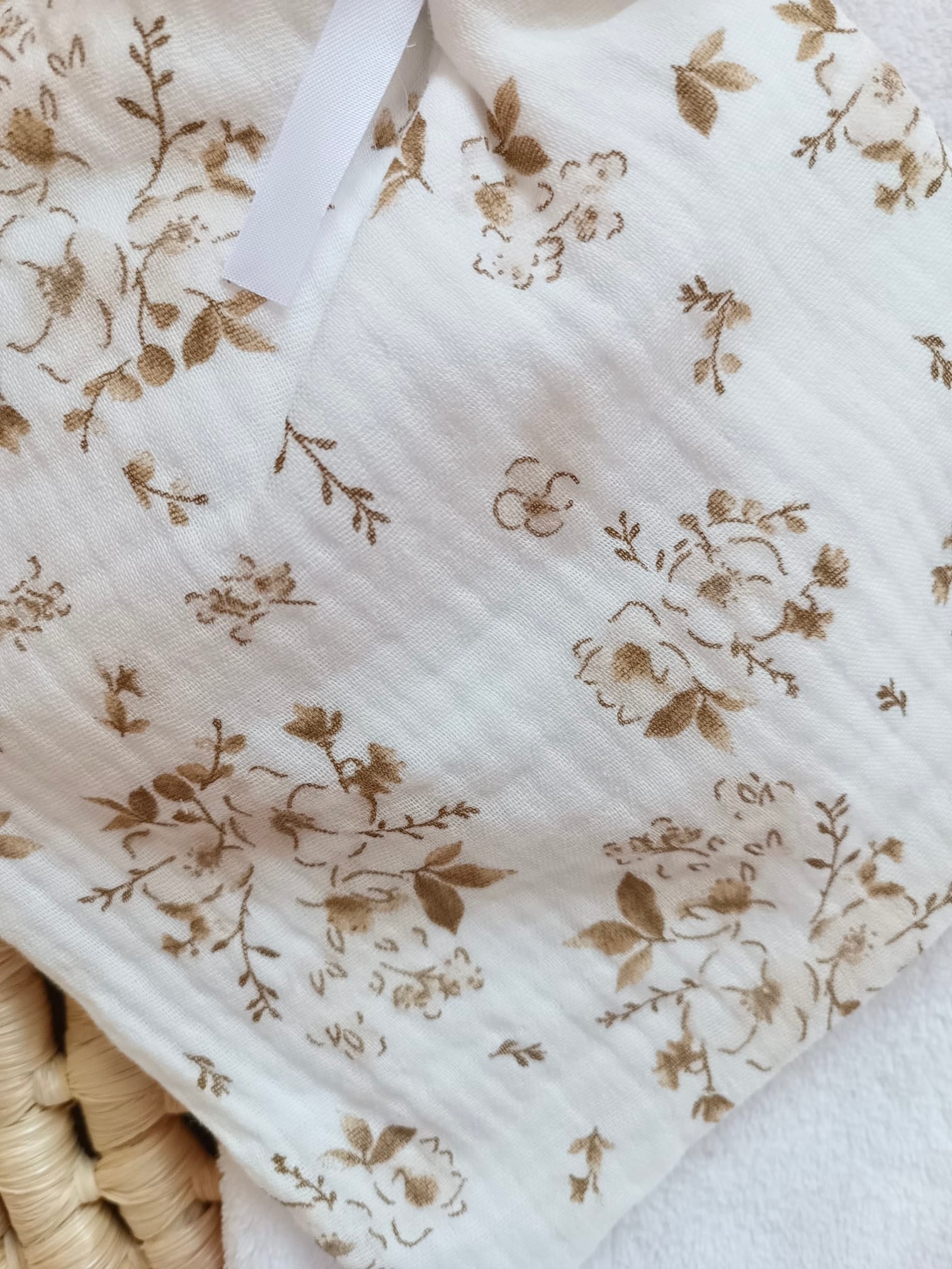 Doudou en gaze de coton et polaire fleurs de coton tons beige/marron