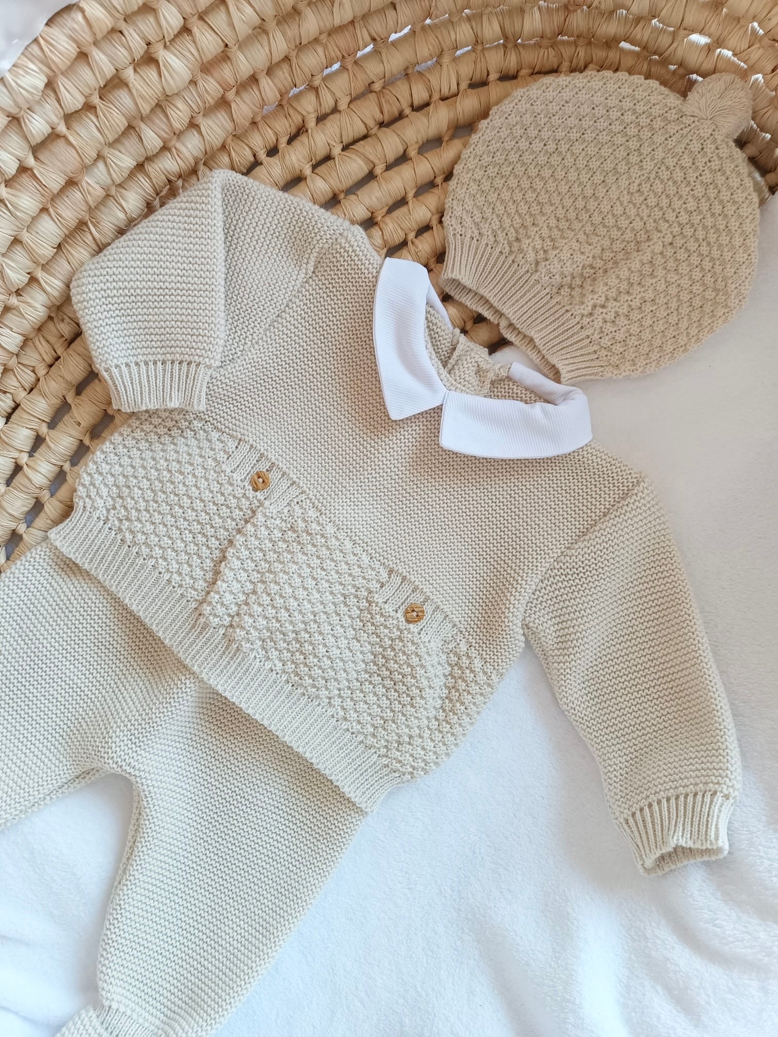 Ensemble complet naissance beige 0/3 mois avec 2 boutons bois