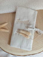 Protège livret de famille en gaze de coton beige - personnalisable -