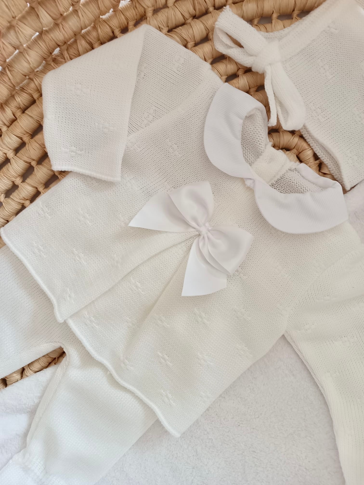 Ensemble complet blanc avec noeud satiné blanc 0/3 mois