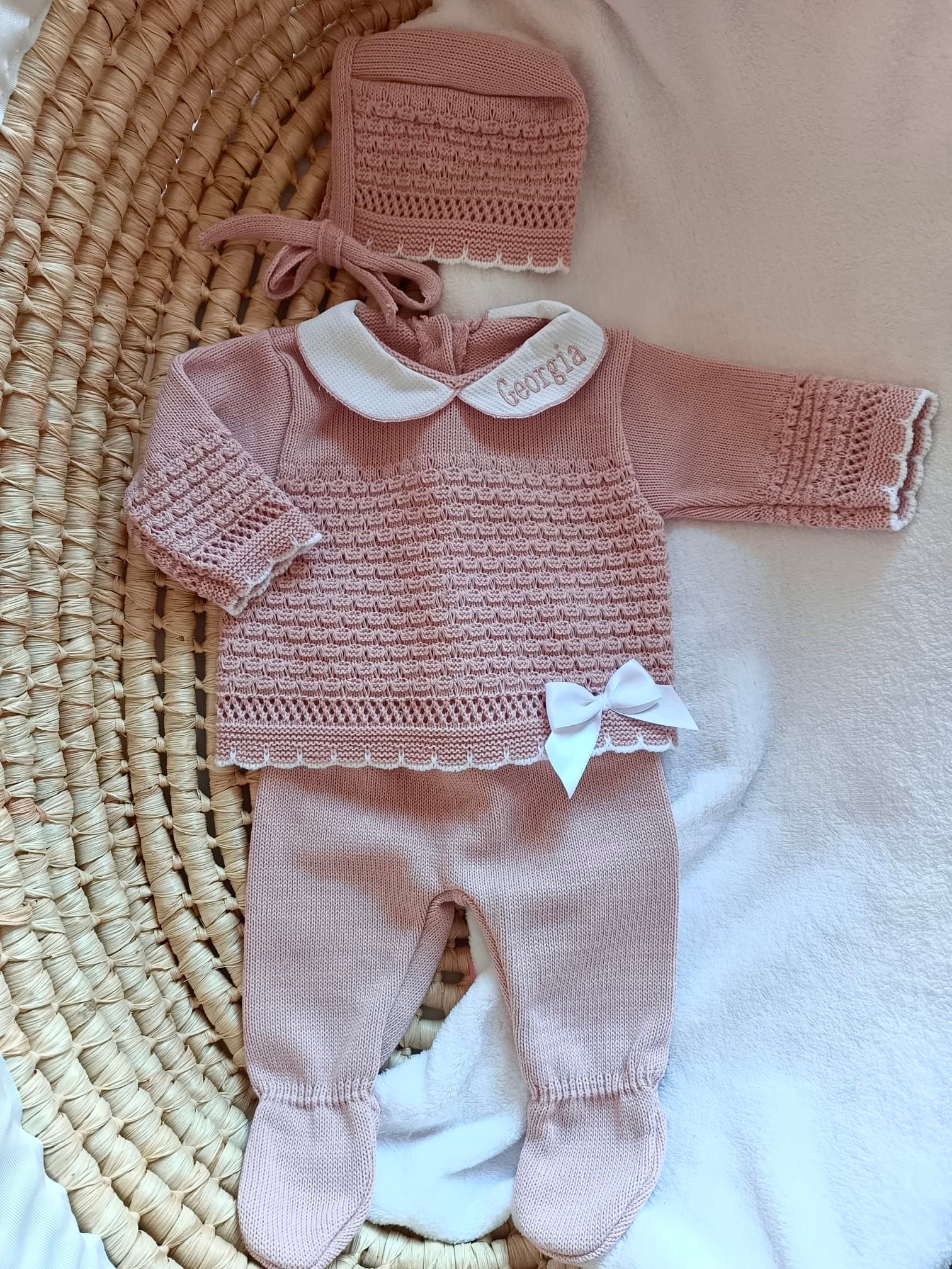 Ensemble complet naissance vieux rose avec détails noeud blanc 0/3 mois
