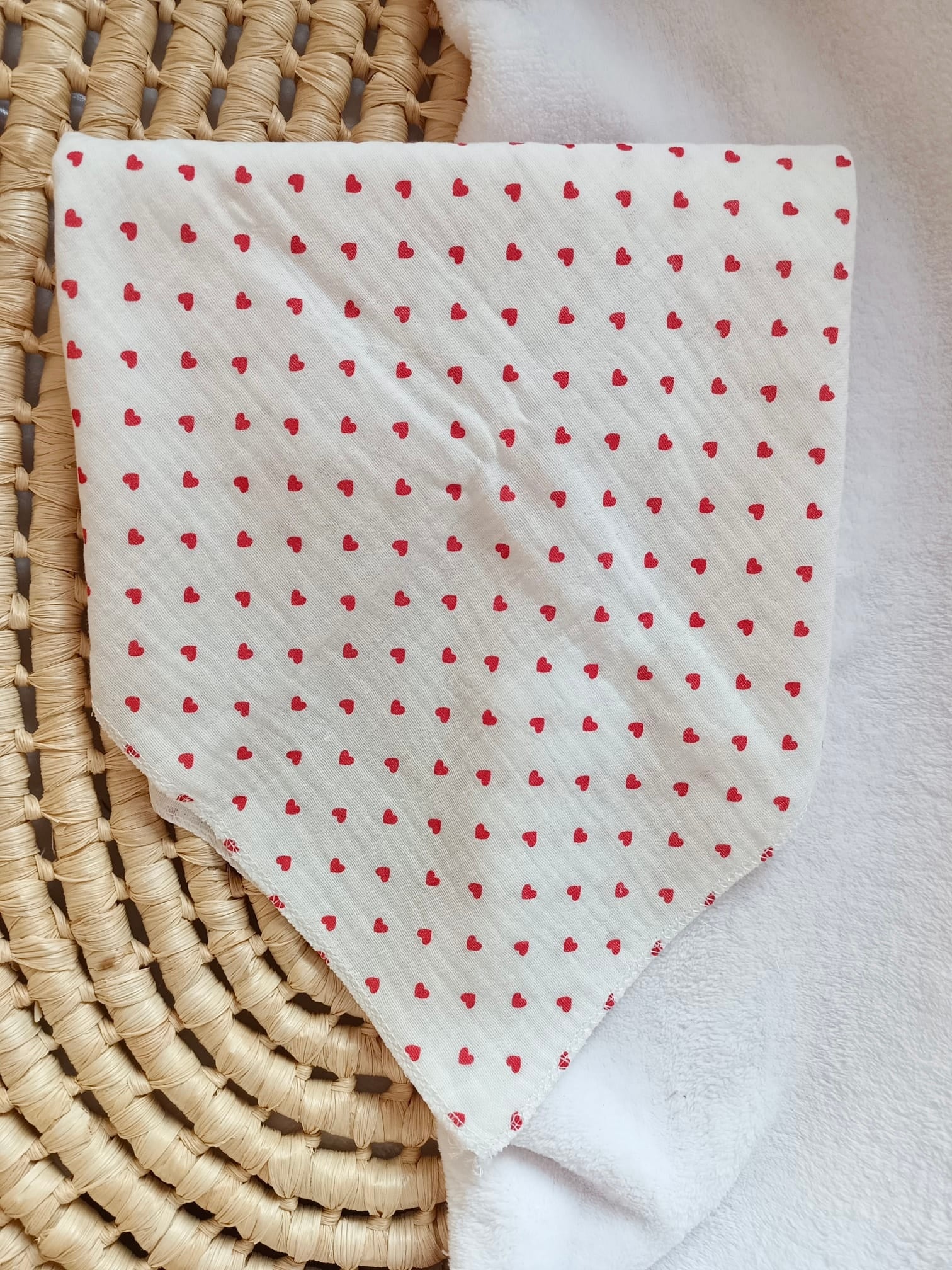 Lange en gaze de coton blanc cœurs rouge 60*60 personnalisable