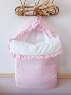 Nid d'ange en gaze de coton et polaire rose
