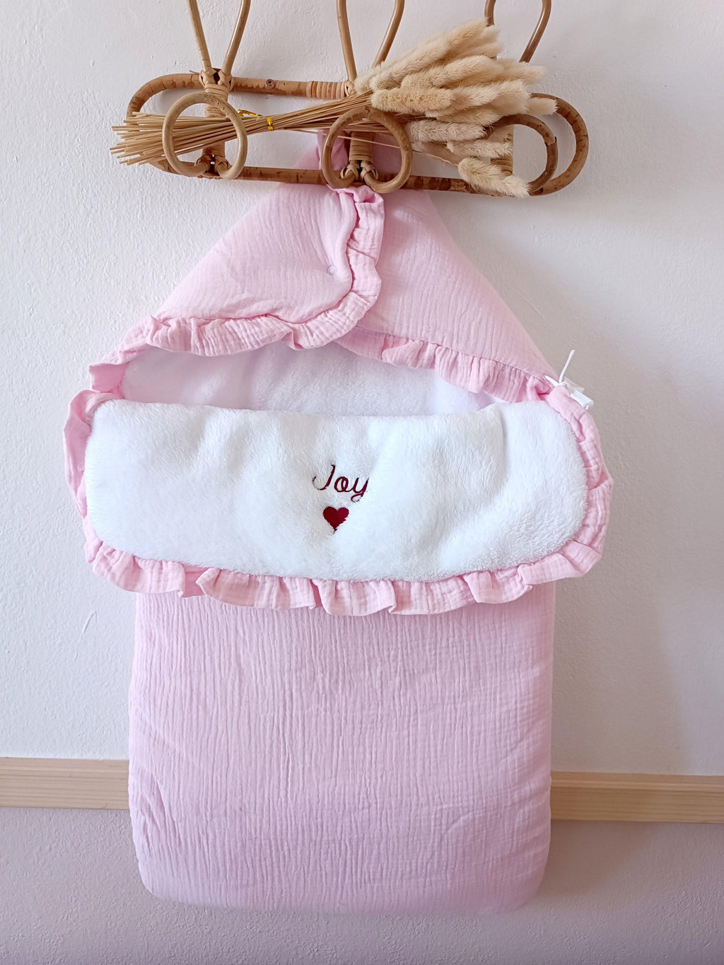 Nid d'ange en gaze de coton et polaire rose