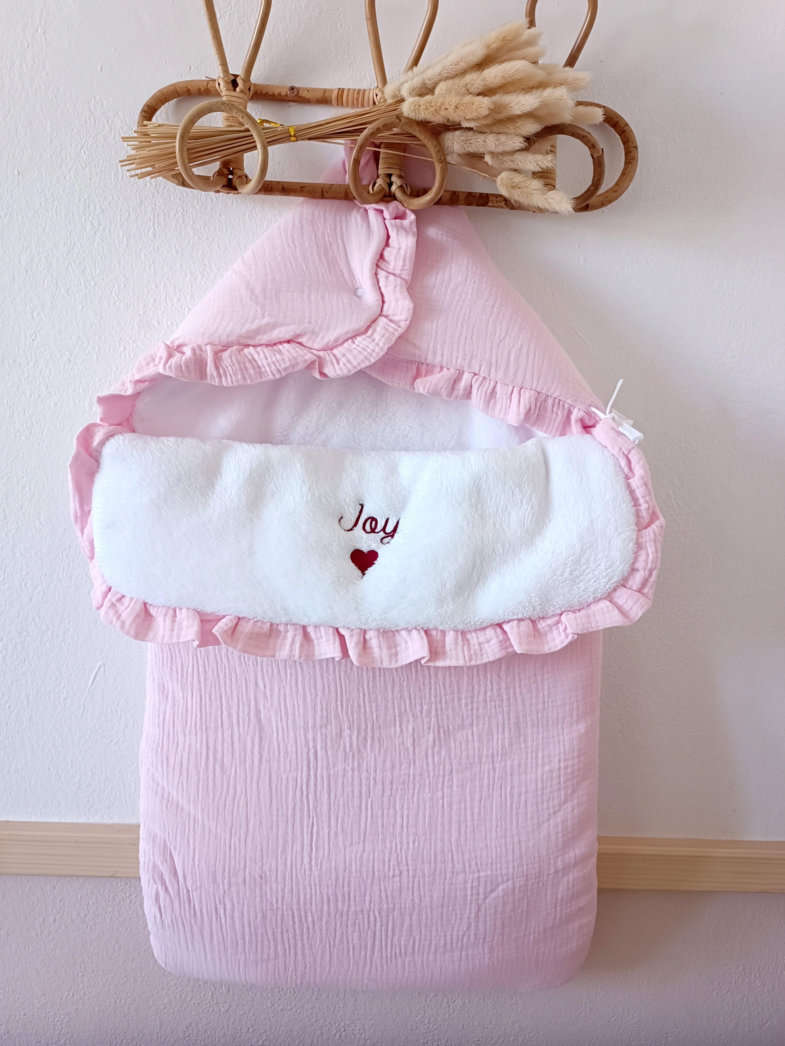 Nid d'ange en gaze de coton et polaire rose