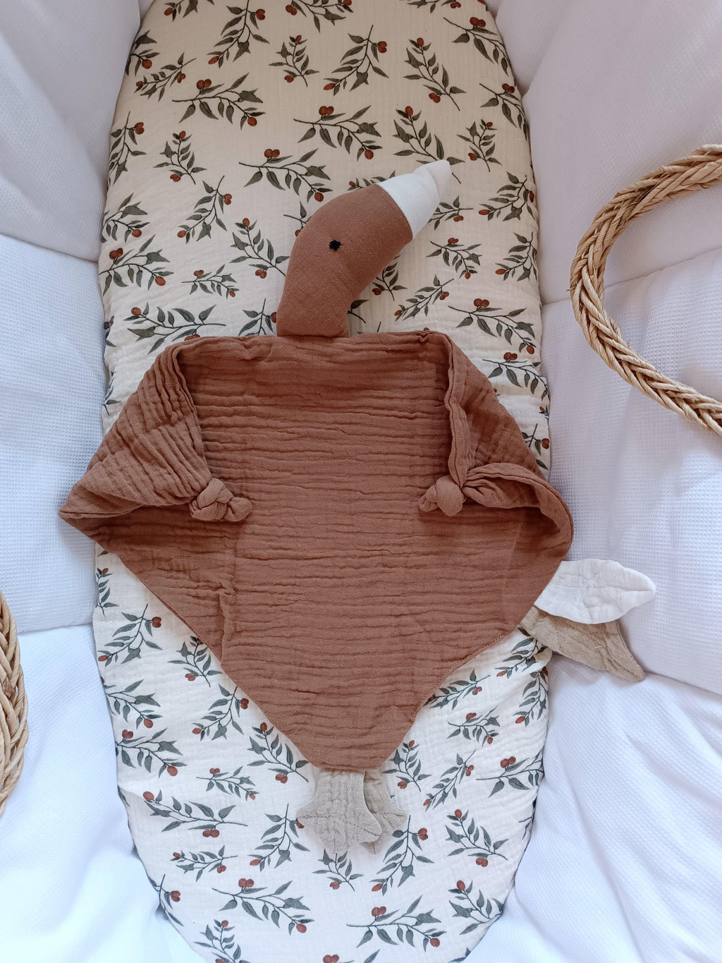 Doudou oie en gaze de coton marron