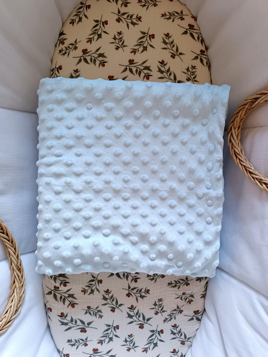 Couverture en minky bleu ciel  - personnalisable -