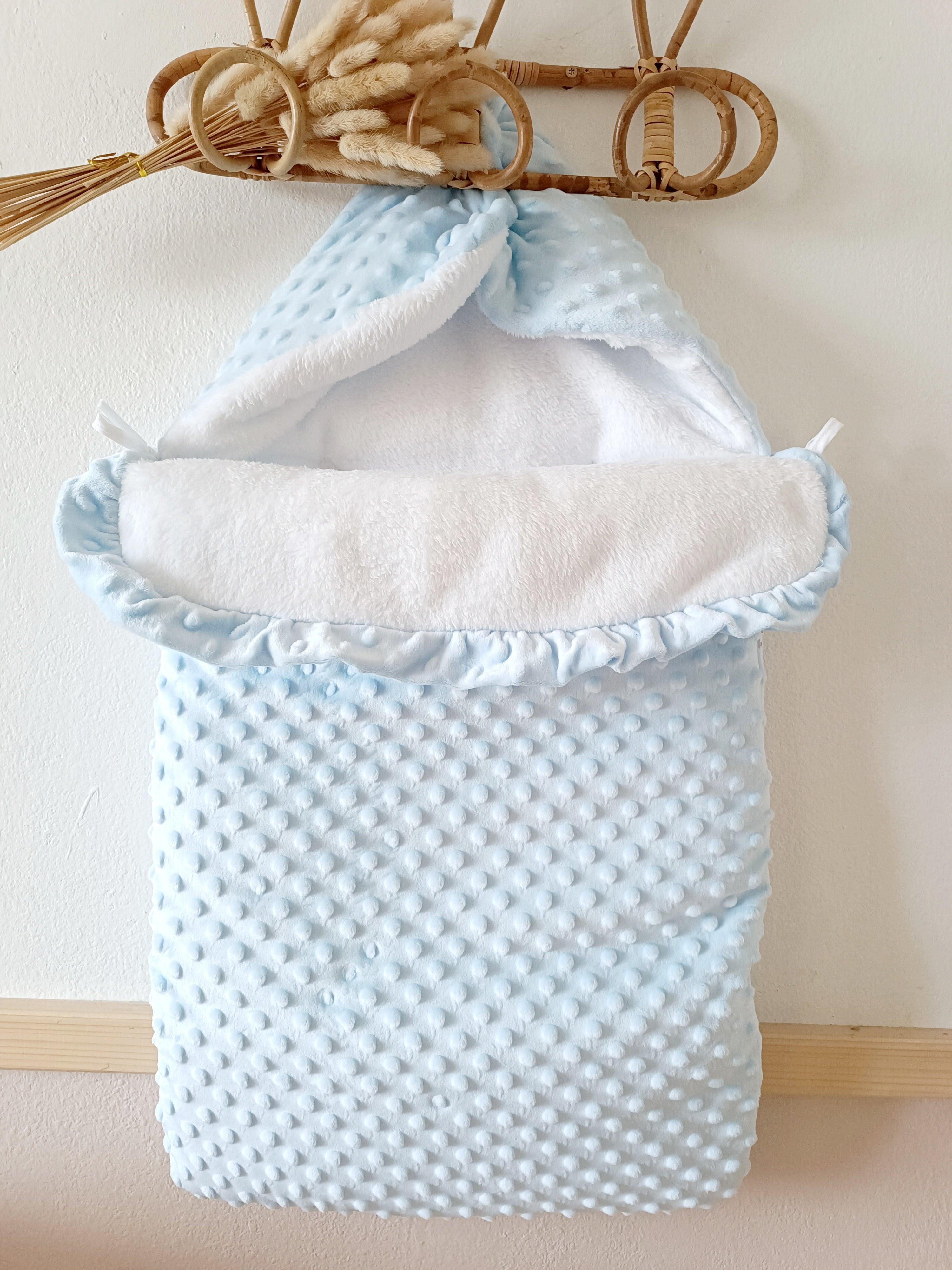 Nid d'ange en minky bleu ciel - personnalisable -