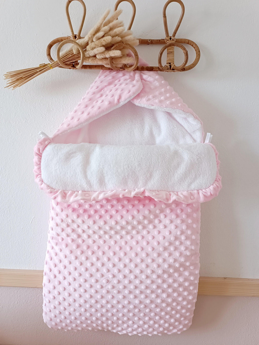 Nid d'ange en minky rose - personnalisable -