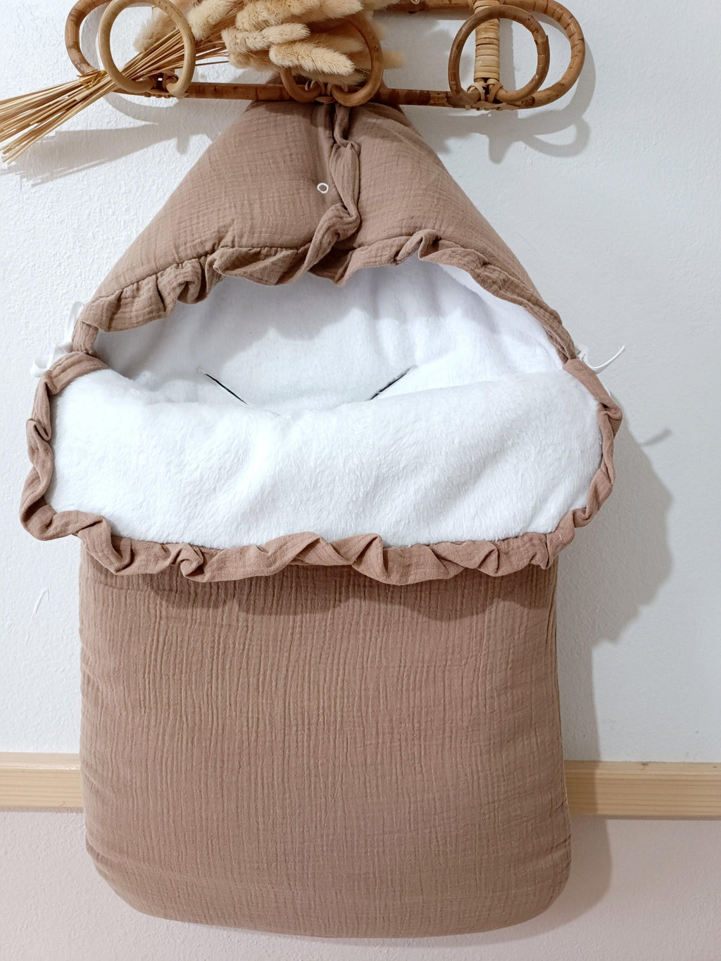 Nid d'ange en gaze de coton et polaire marron