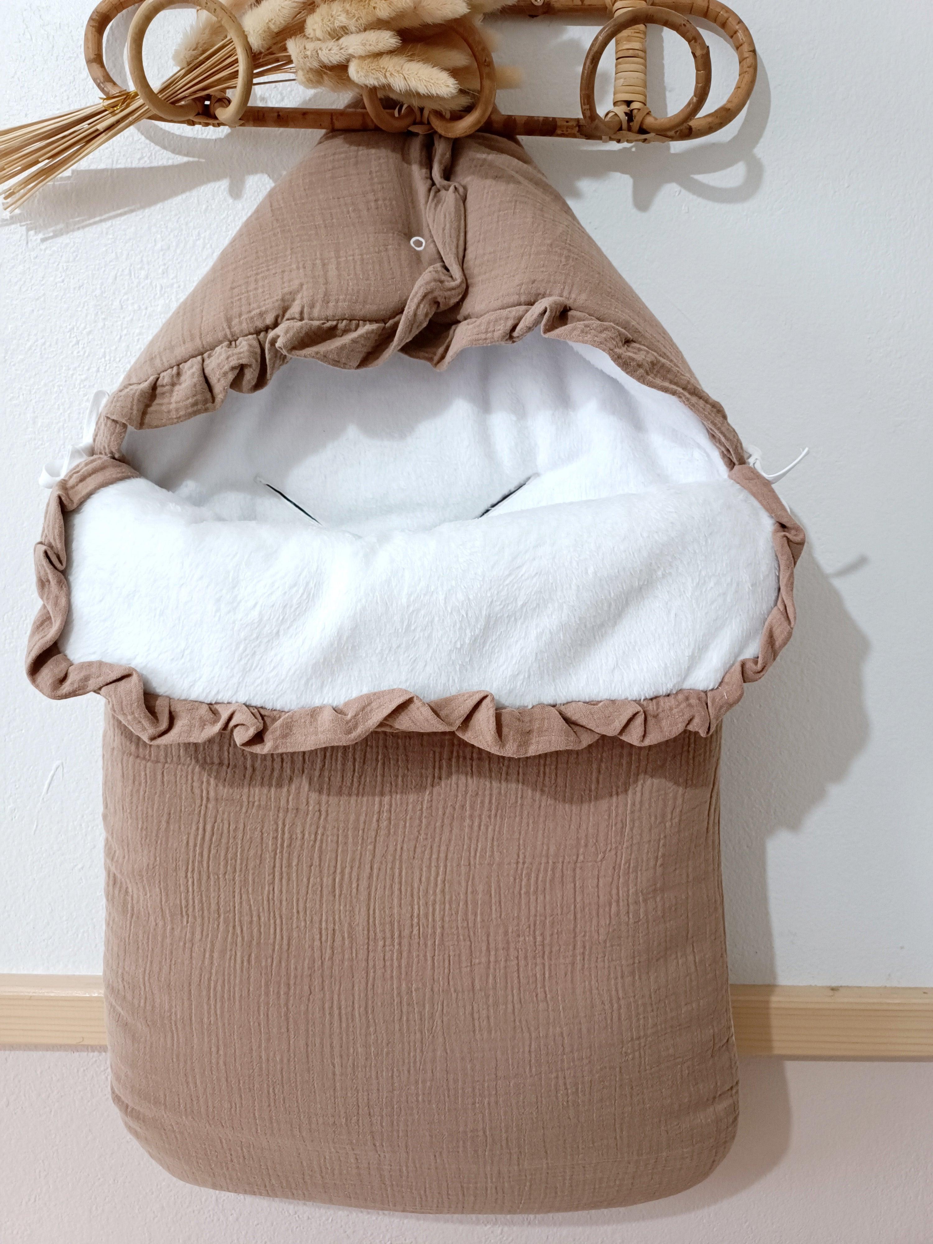 Nid d'ange en gaze de coton et polaire marron