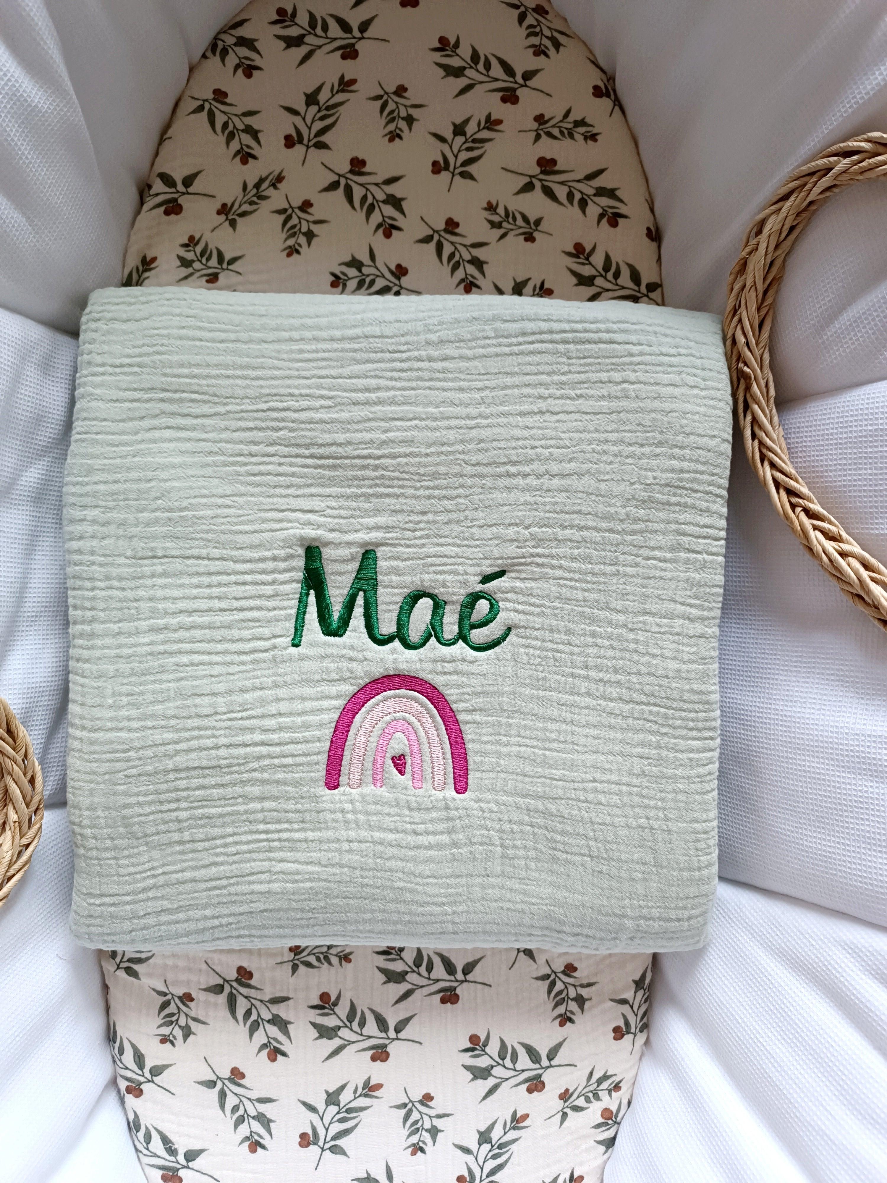Couverture en gaze de coton et polaire vert sauge - personnalisable -