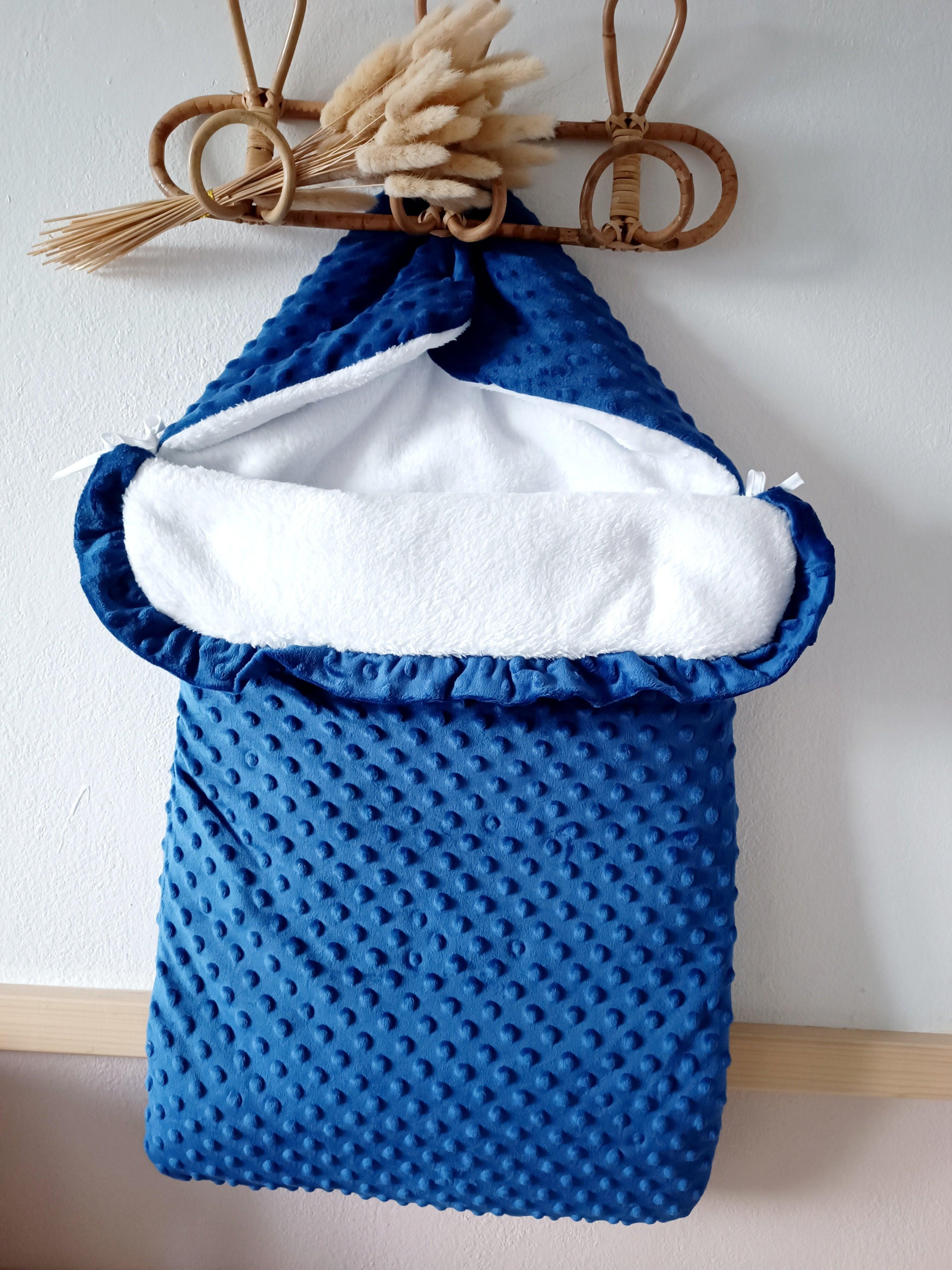 Nid d'ange en minky bleu marine - personnalisable -