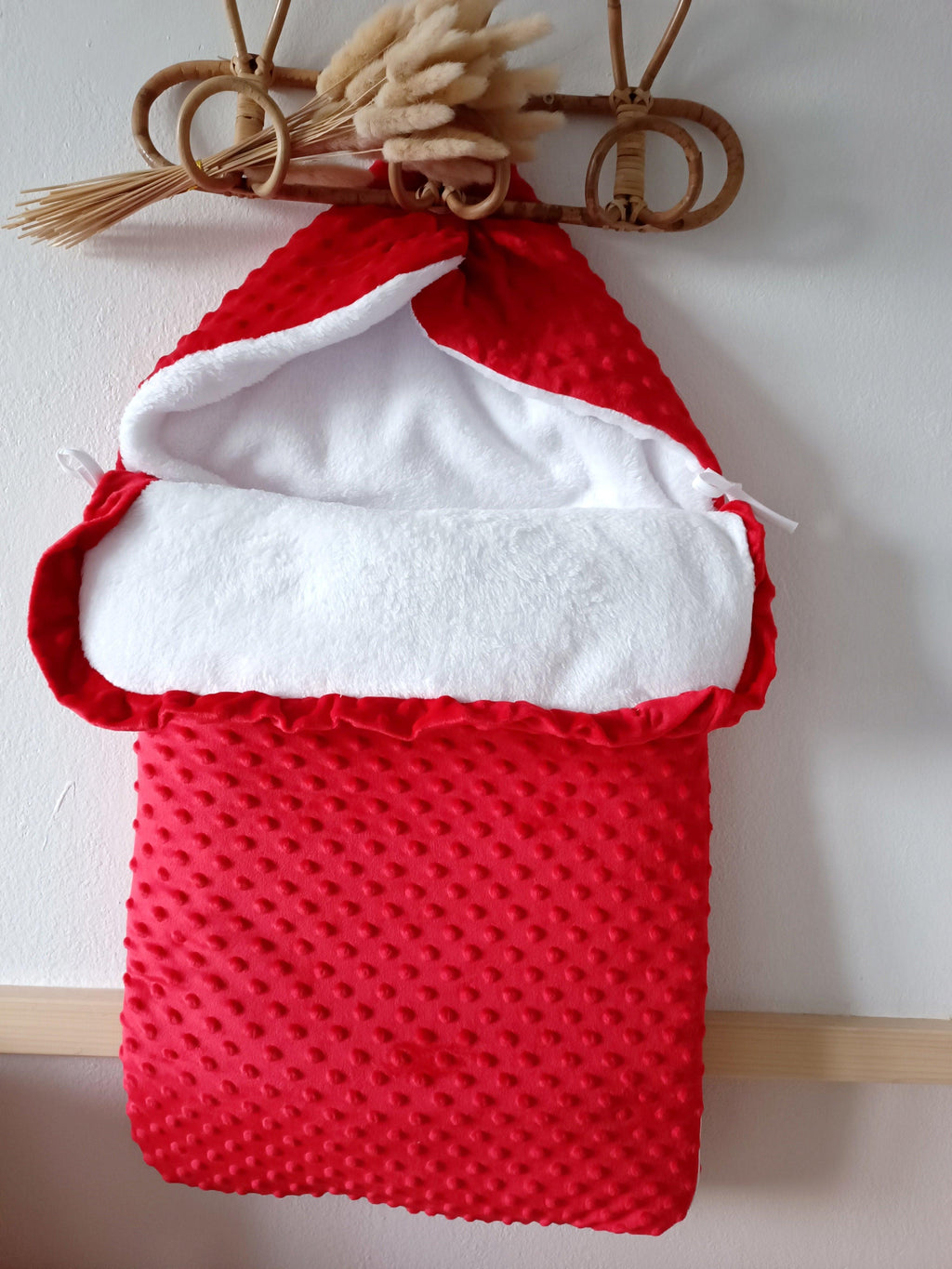 Nid d'ange en minky rouge - personnalisable -
