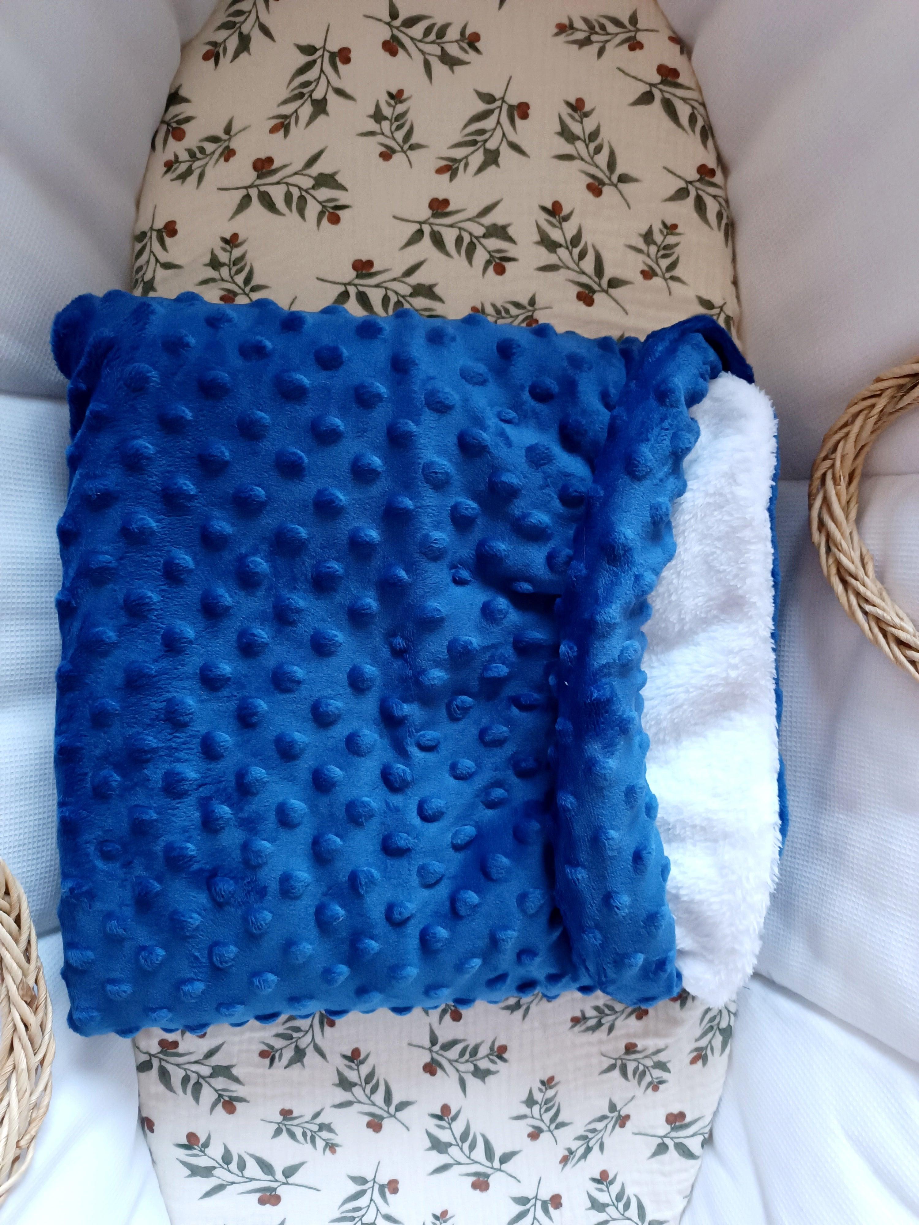 Couverture en minky bleu marine - personnalisable -