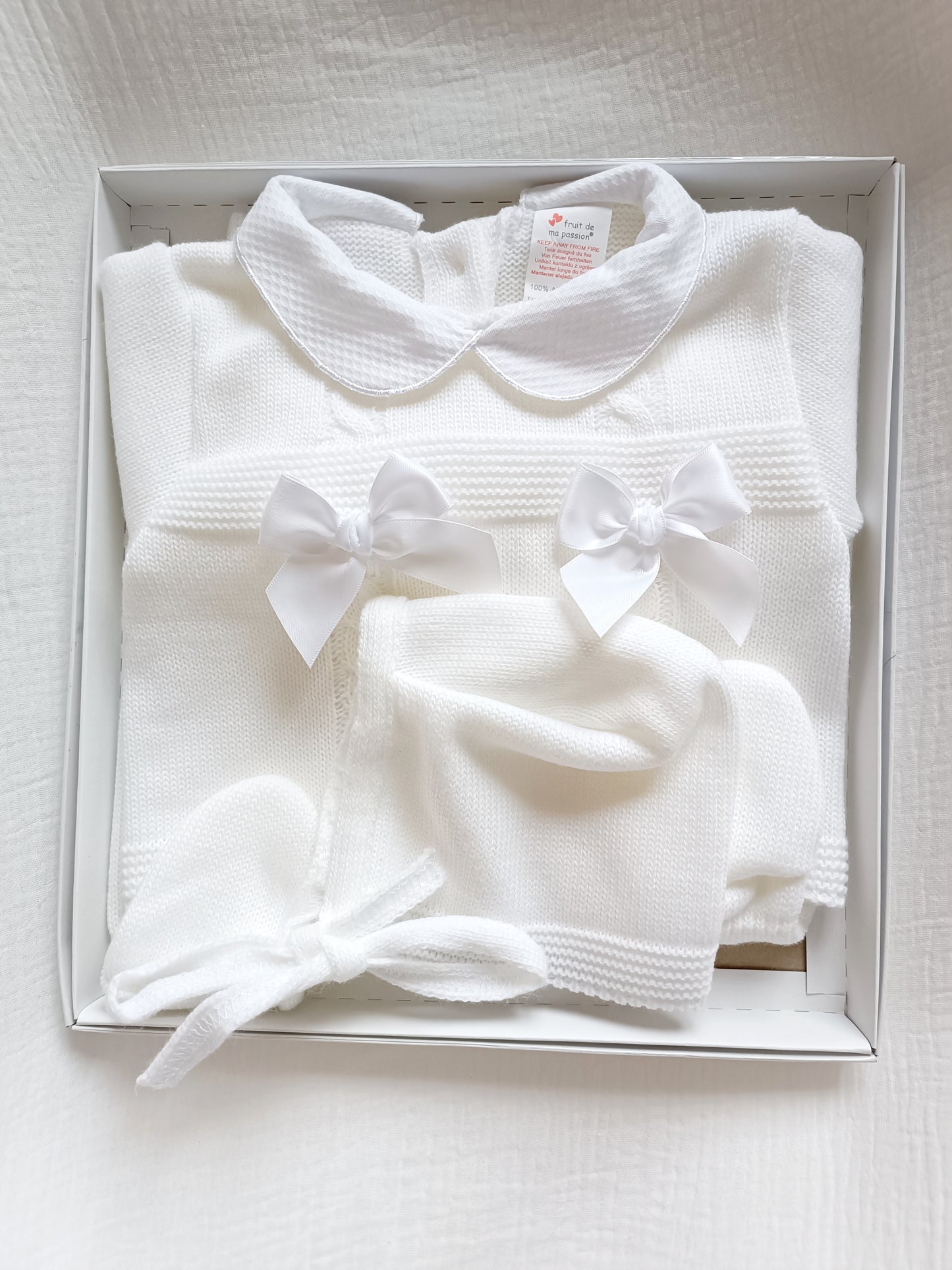 Coffret complet naissance blanc avec détails noeuds satiné blanc  0/3 mois - personnalisable -