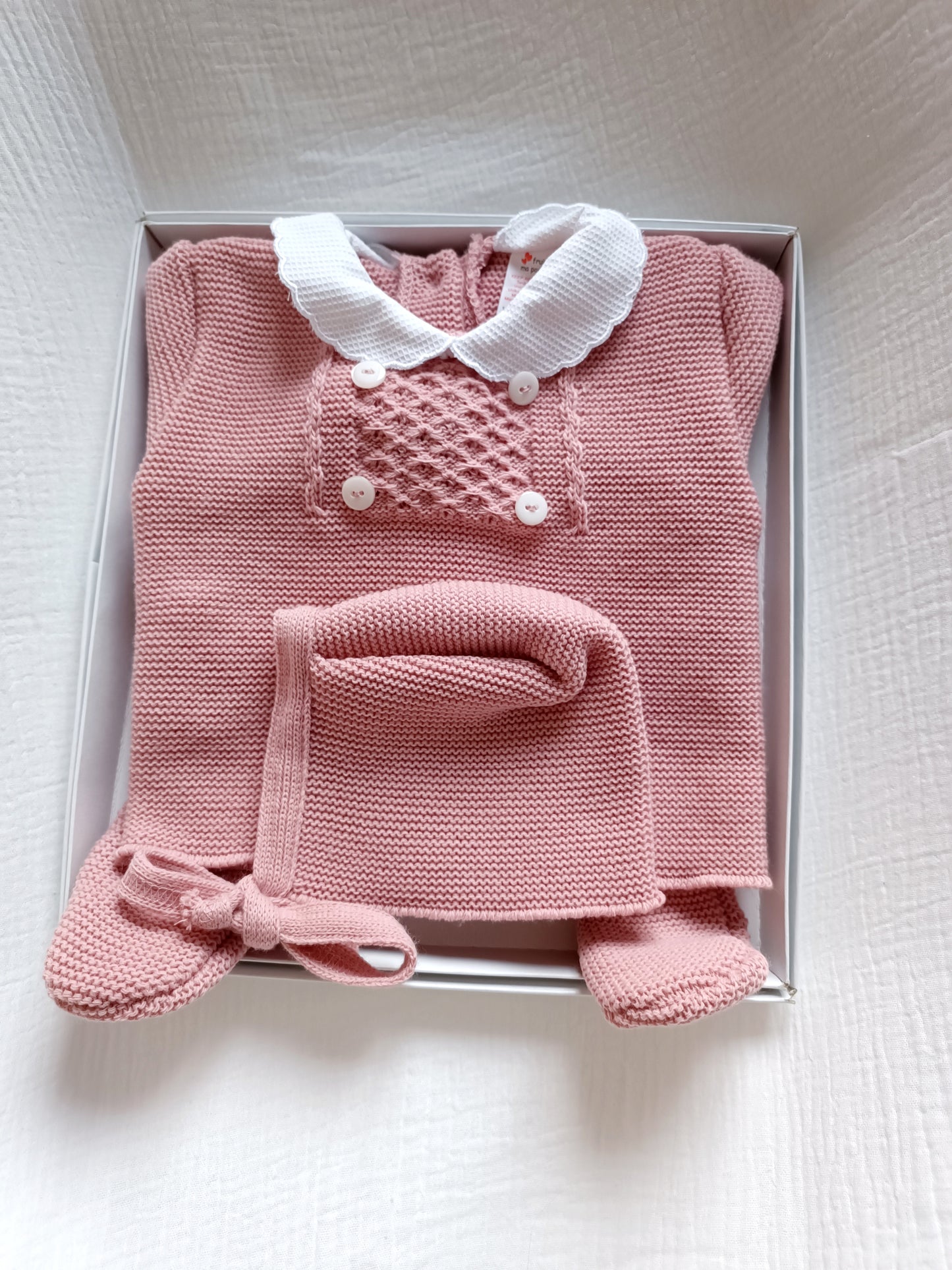 Coffret complet naissance vieux rose avec col + petits boutons blanc 0/3 mois - personnalisable -