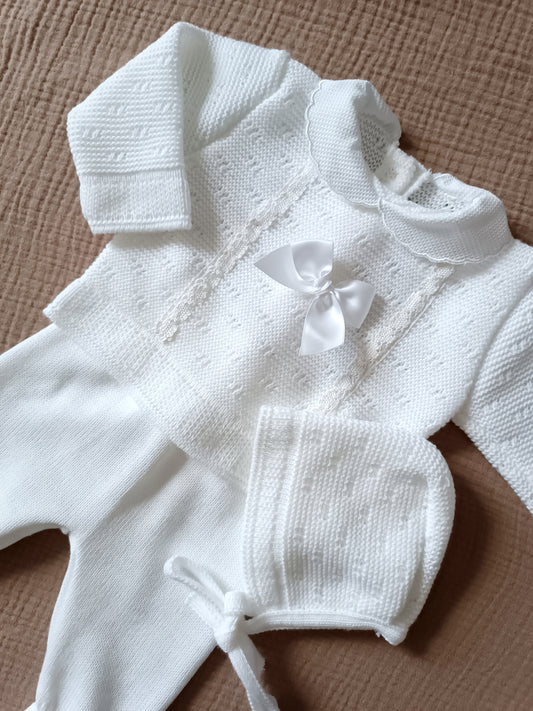 Ensemble complet naissance avec noeud satiné blanc + détails dentelle 0/3 mois - personnalisable - plusieurs couleurs