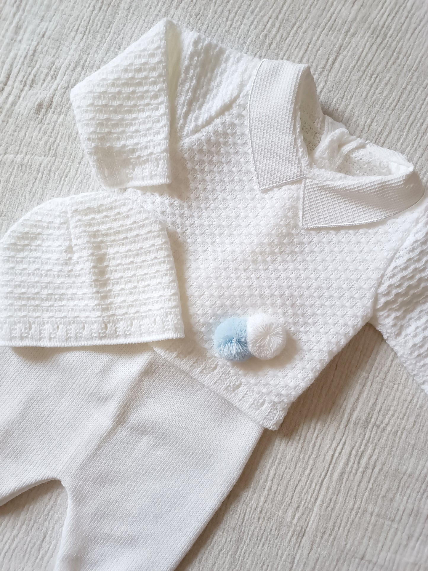 Ensemble complet blanc naissance pompom blanc et bleu ciel 0/3 mois - personnalisable -