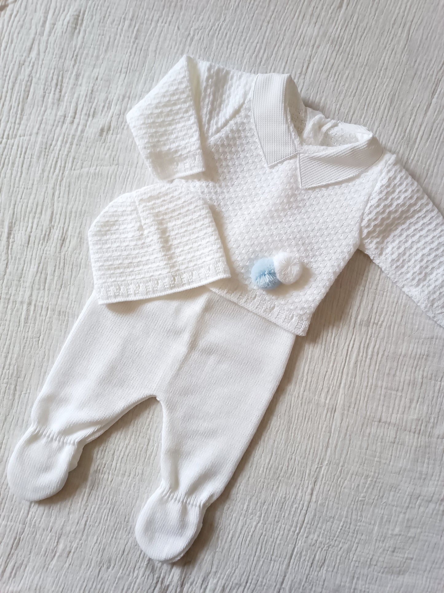 Ensemble complet blanc naissance pompom blanc et bleu ciel 0/3 mois - personnalisable -