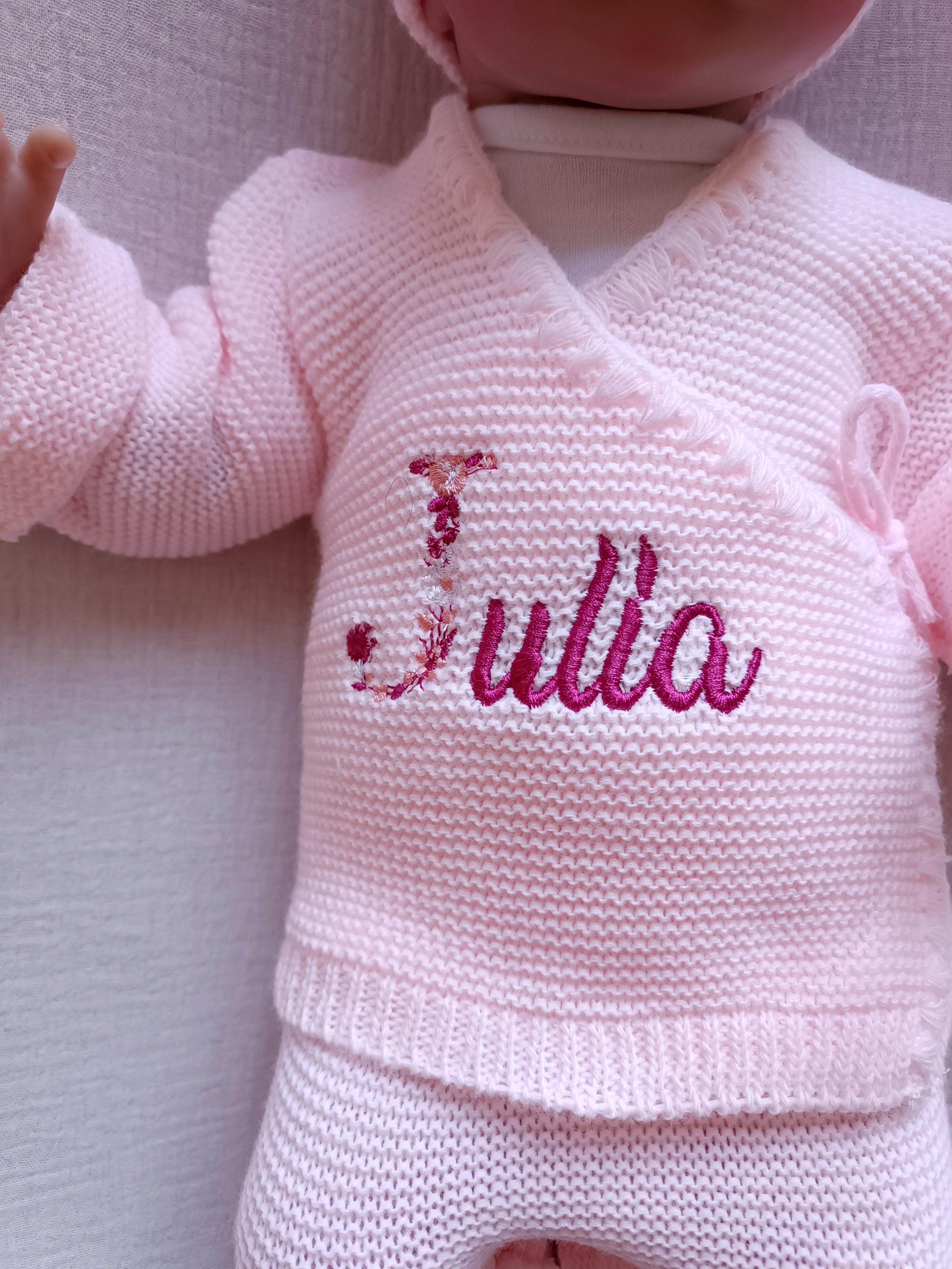 Tenue naissance rose 0/3 mois - avec Lettre Fleuries à personnaliser + coeurs - personnalisable -