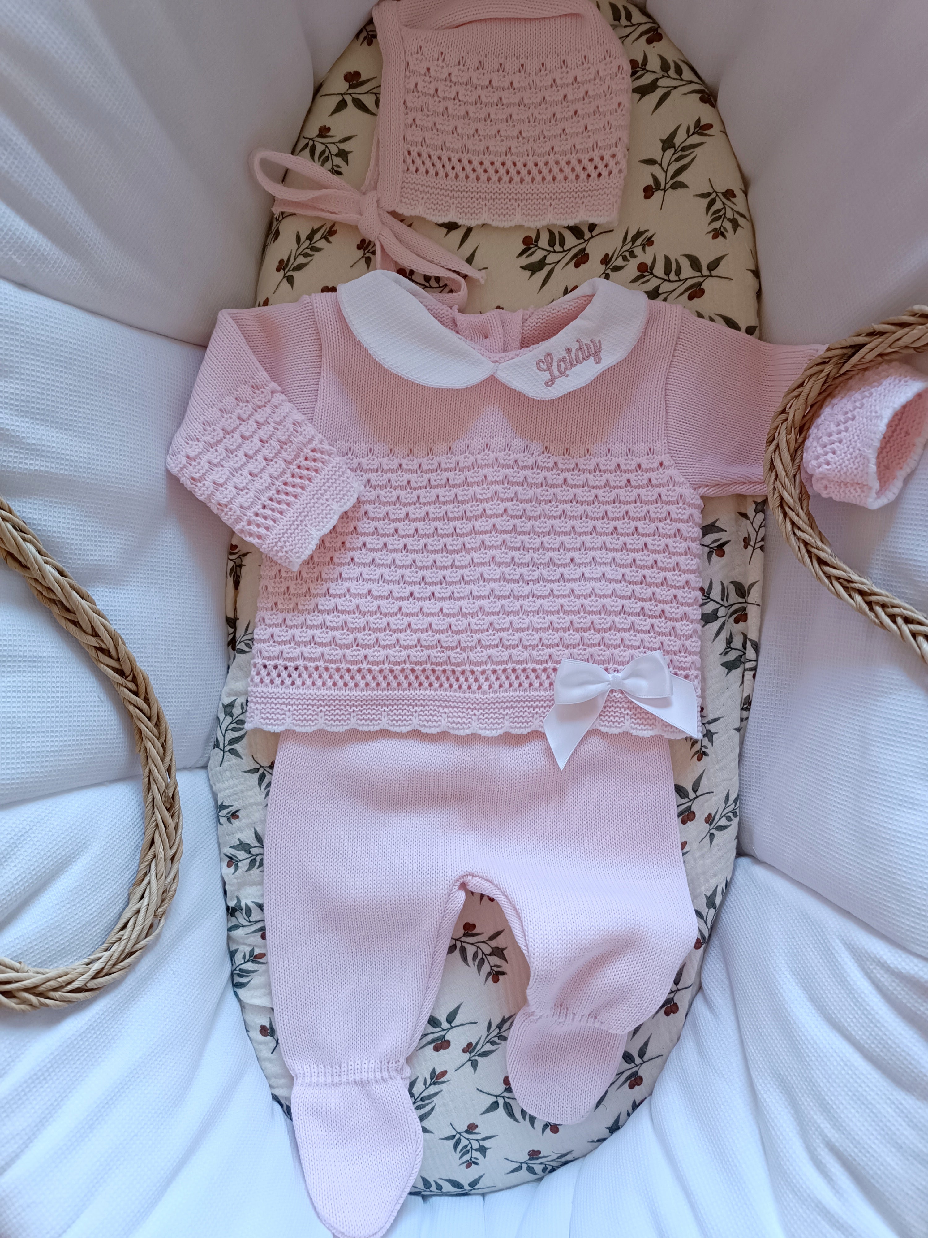 Ensemble complet naissance rose avec détails noeud blanc 0/3 mois