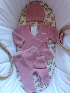 Tenue naissance 0/3 mois en maille vieux rose - personnalisable