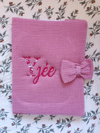 Protège carnet de santé en gaze de coton framboise avec noeud - personnalisable -