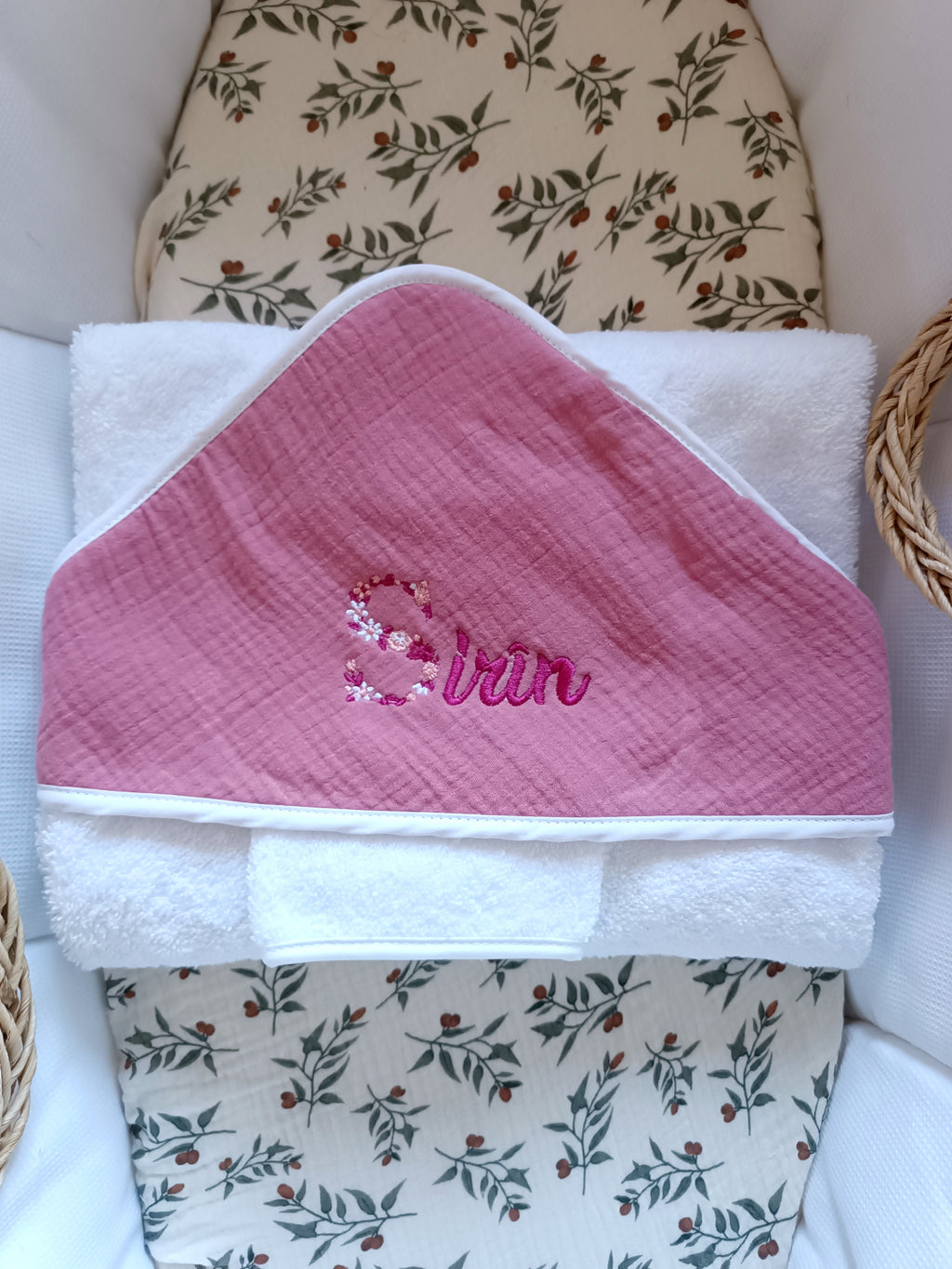 Cape de bain en gaze de coton framboise - personnalisable -