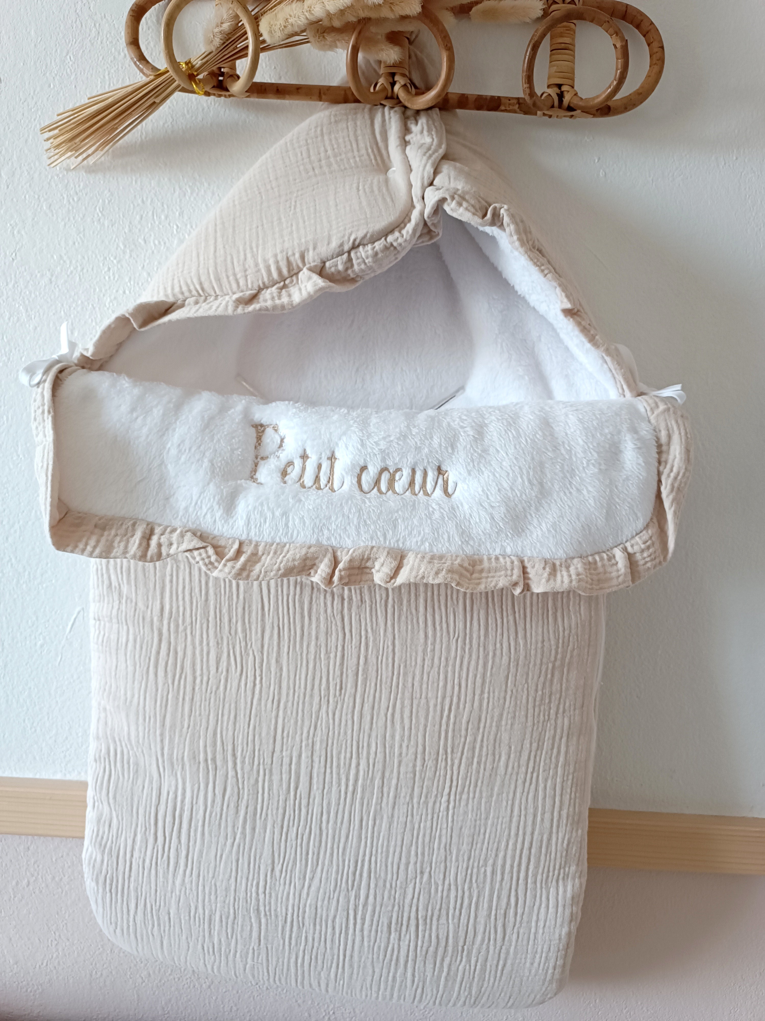 Nid d'ange en gaze de coton et polaire beige