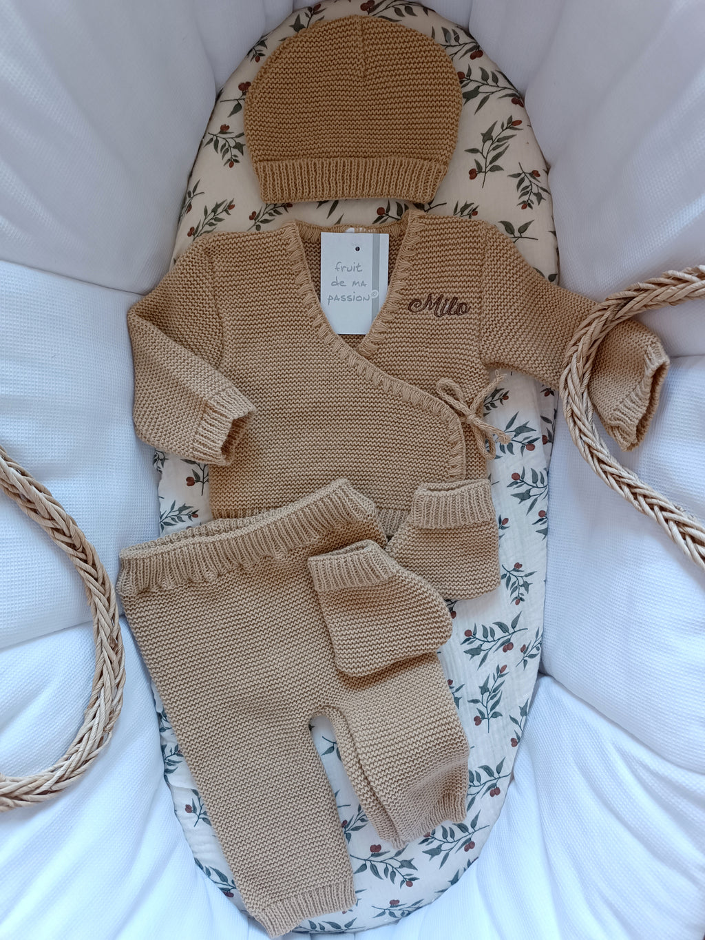 Tenue naissance 0/3 mois en maille camel - personnalisable