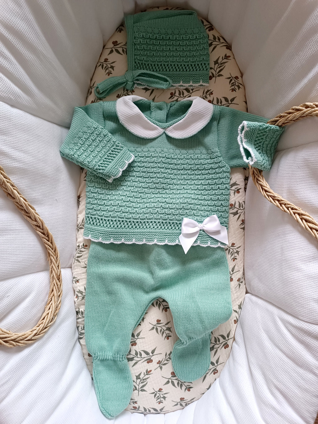 Ensemble complet naissance vert avec details noeud blanc 0/3 mois