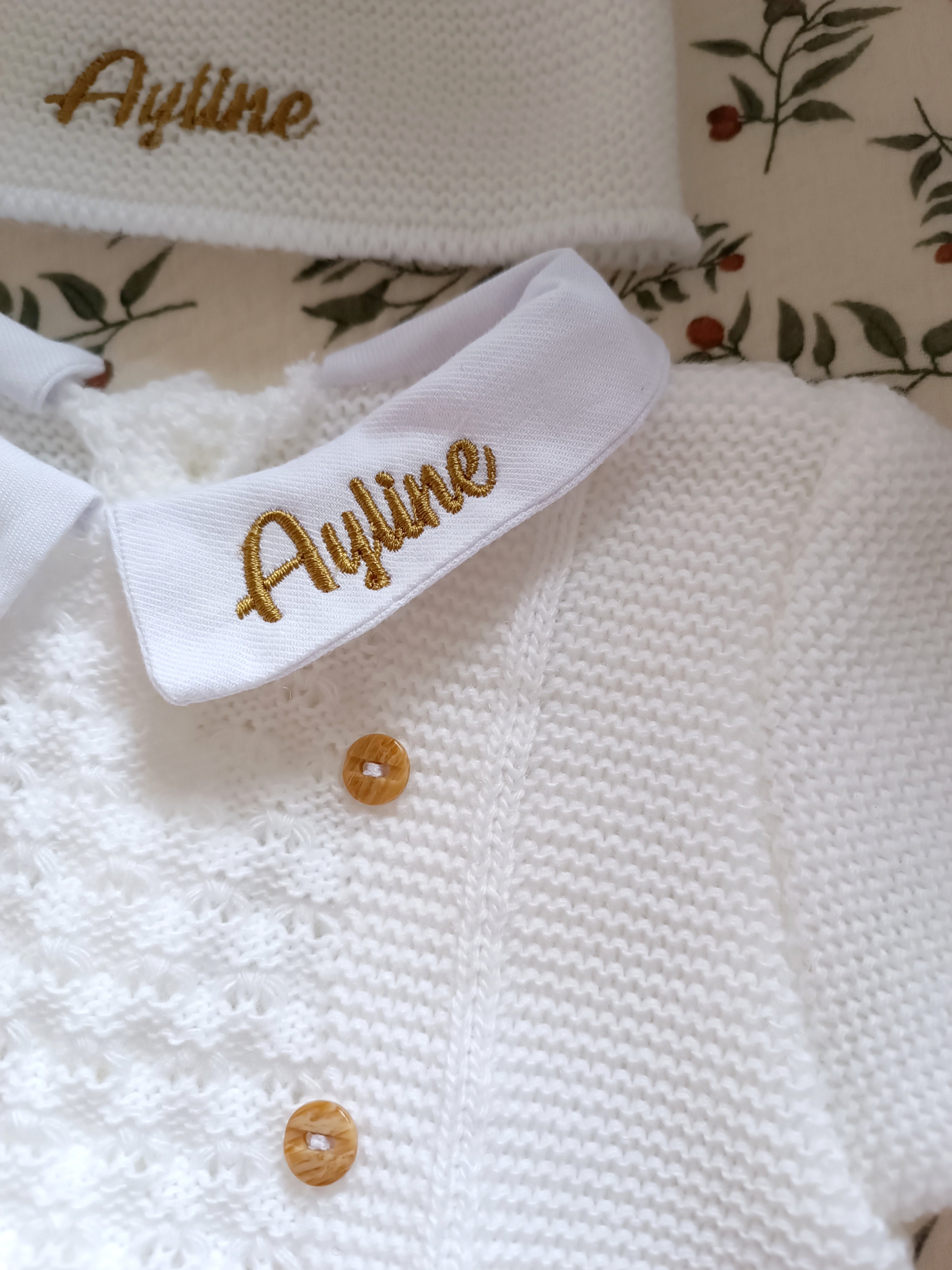 Ensemble complet naissance blanc avec détails boutons 0/3 mois