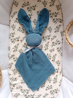 Doudou lapin en gaze de coton bleu denim