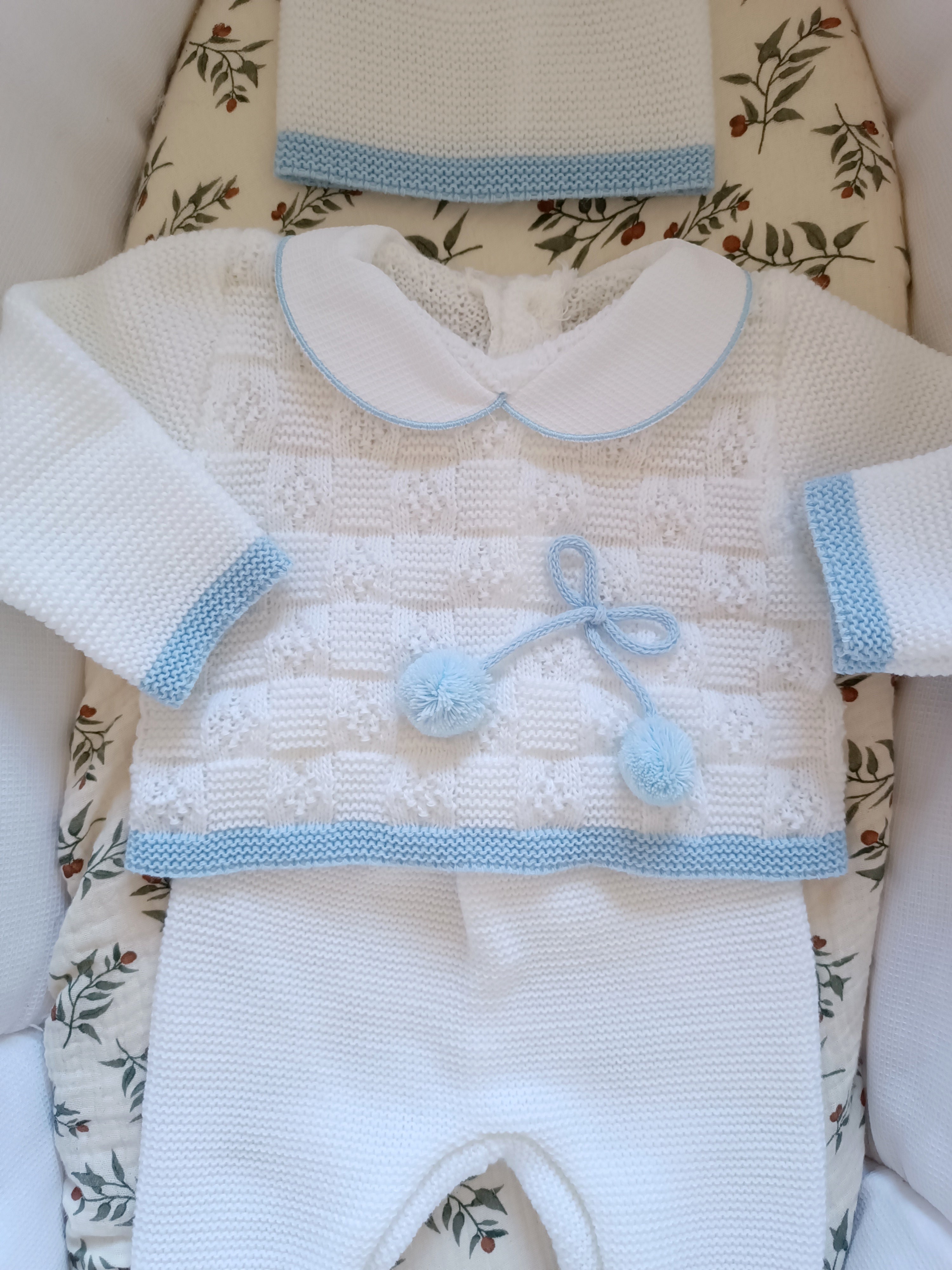 Ensemble complet naissance pompoms blanc 0/3 mois